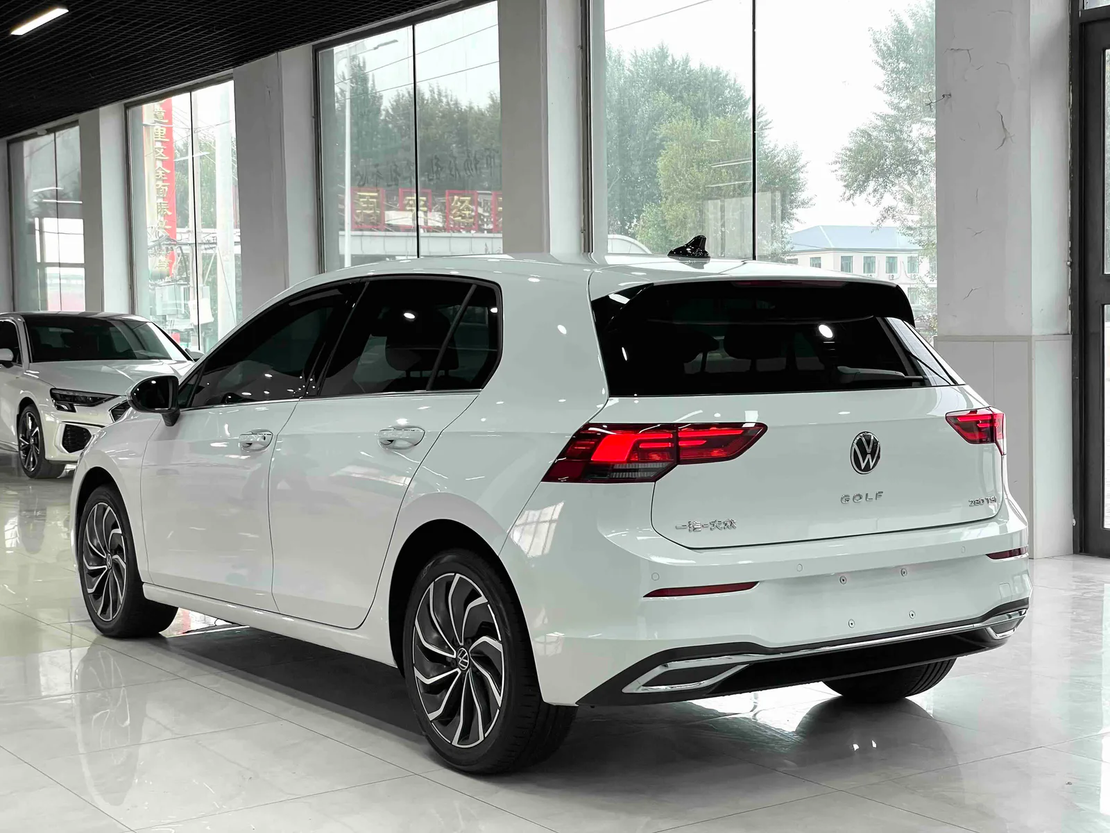 Volkswagen Golf 2023 — photo 14 of 20