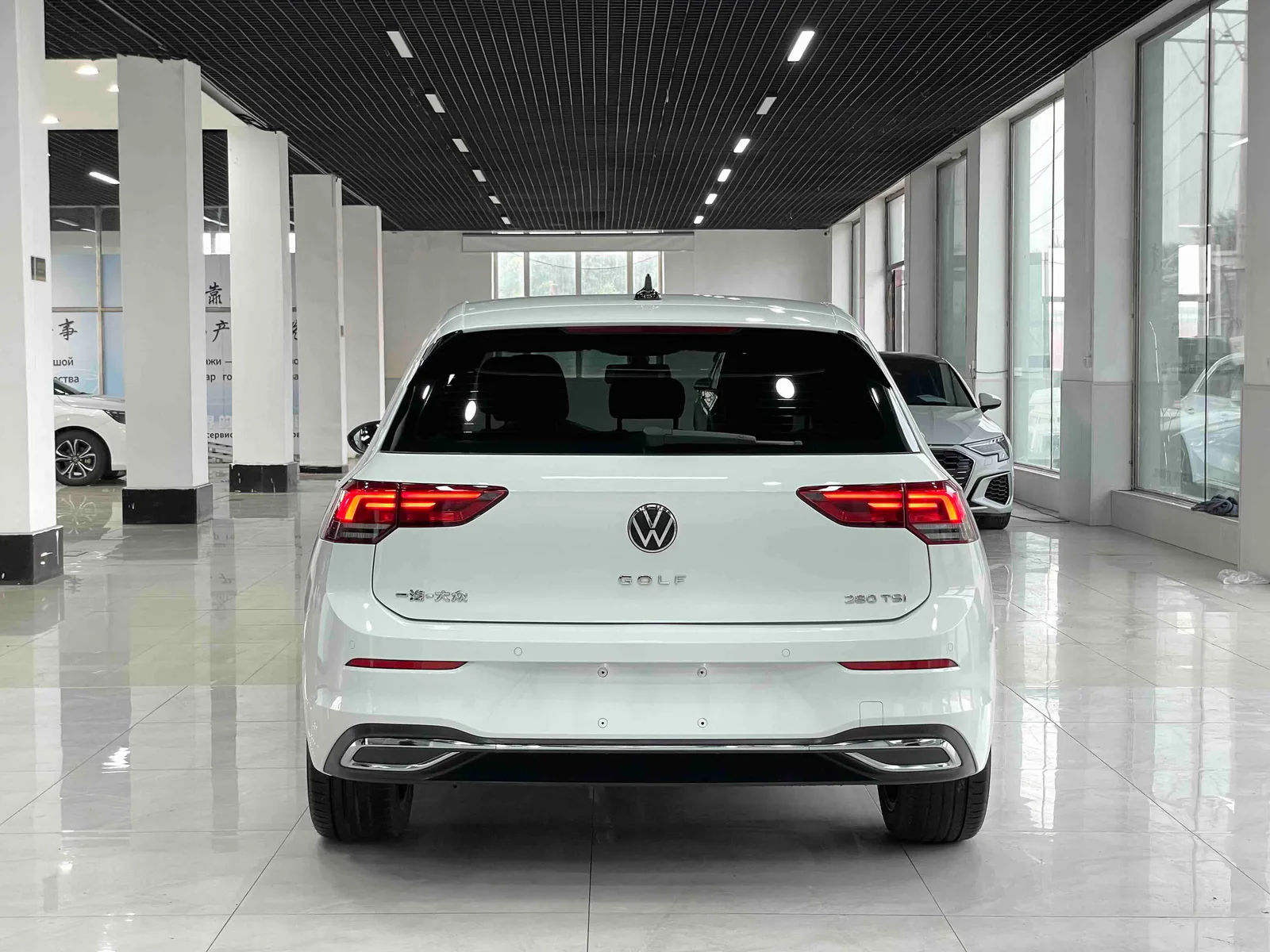 Volkswagen Golf 2023 — photo 15 of 20