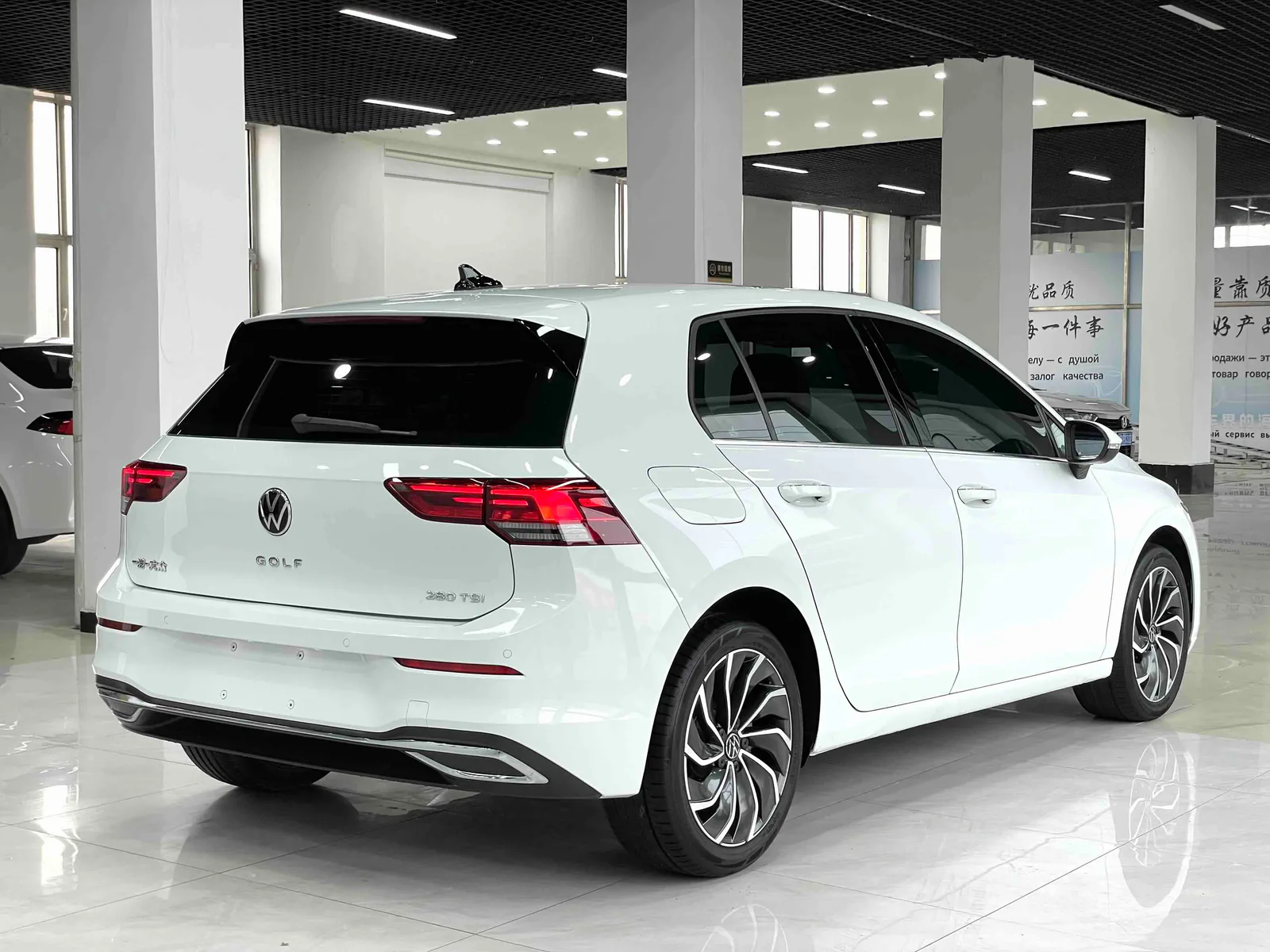 Volkswagen Golf 2023 — photo 16 of 20