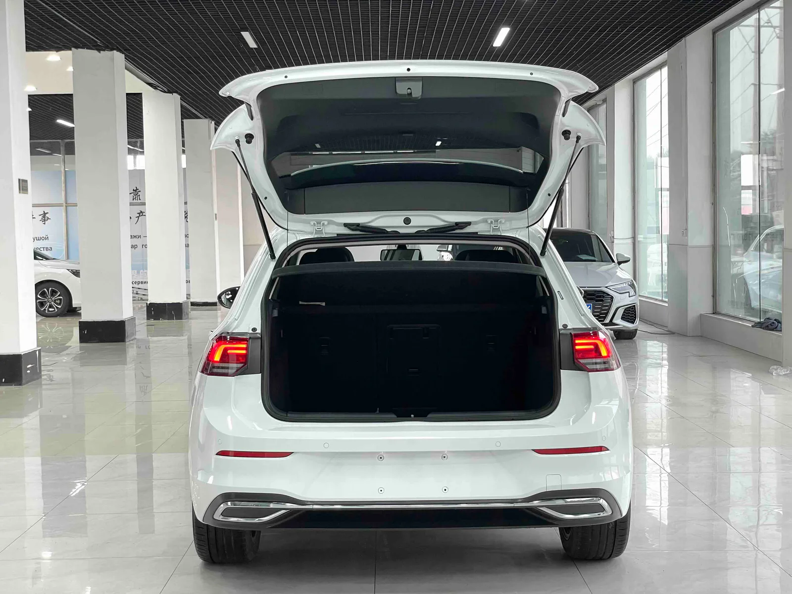 Volkswagen Golf 2023 — photo 17 of 20