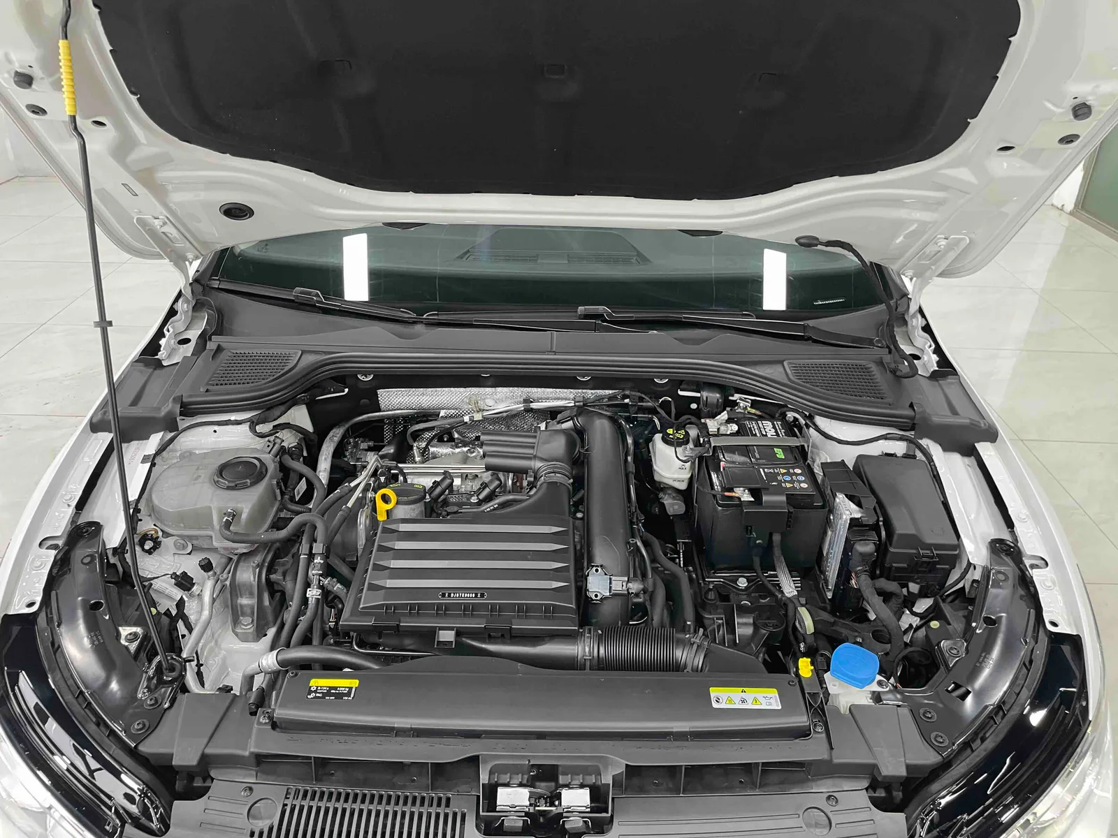 Volkswagen Golf 2023 — photo 18 of 20