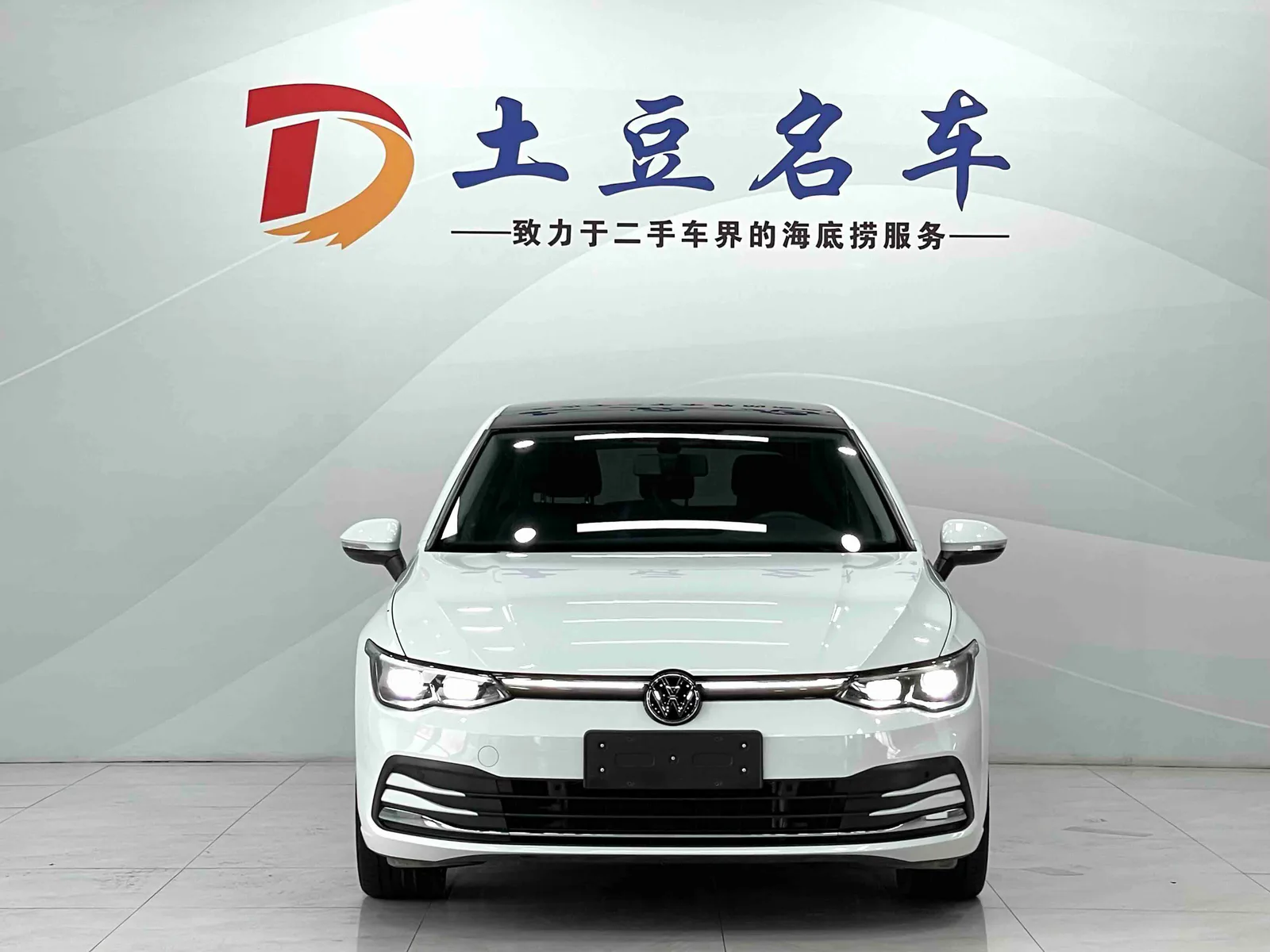 Volkswagen Golf 2023 — photo 2 of 20