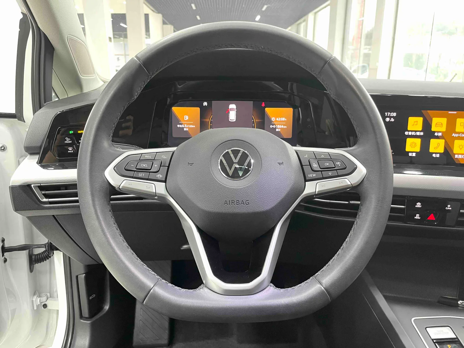 Volkswagen Golf 2023 — photo 4 of 20