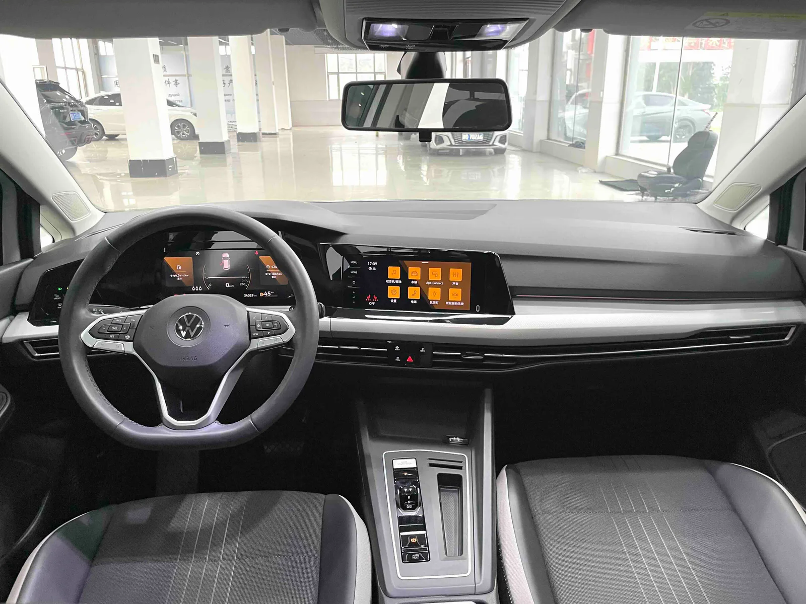Volkswagen Golf 2023 — photo 6 of 20