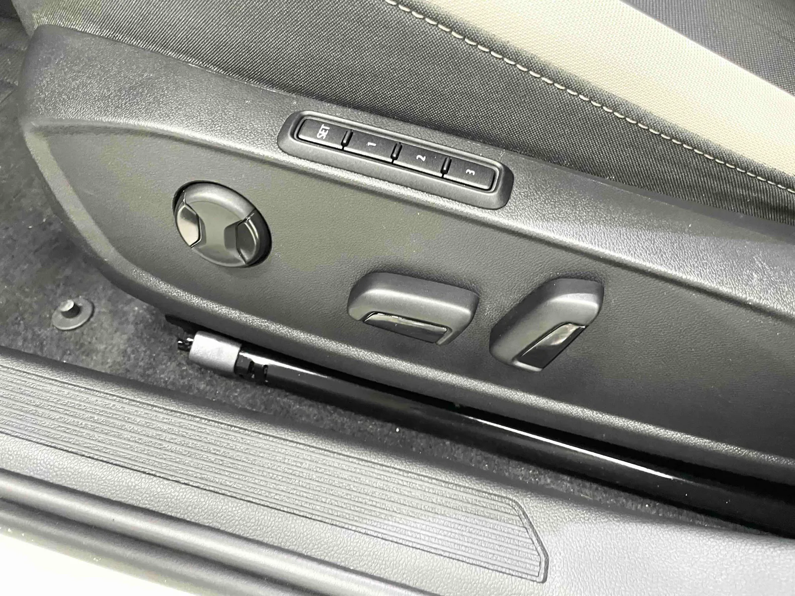 Volkswagen Golf 2023 — photo 7 of 20