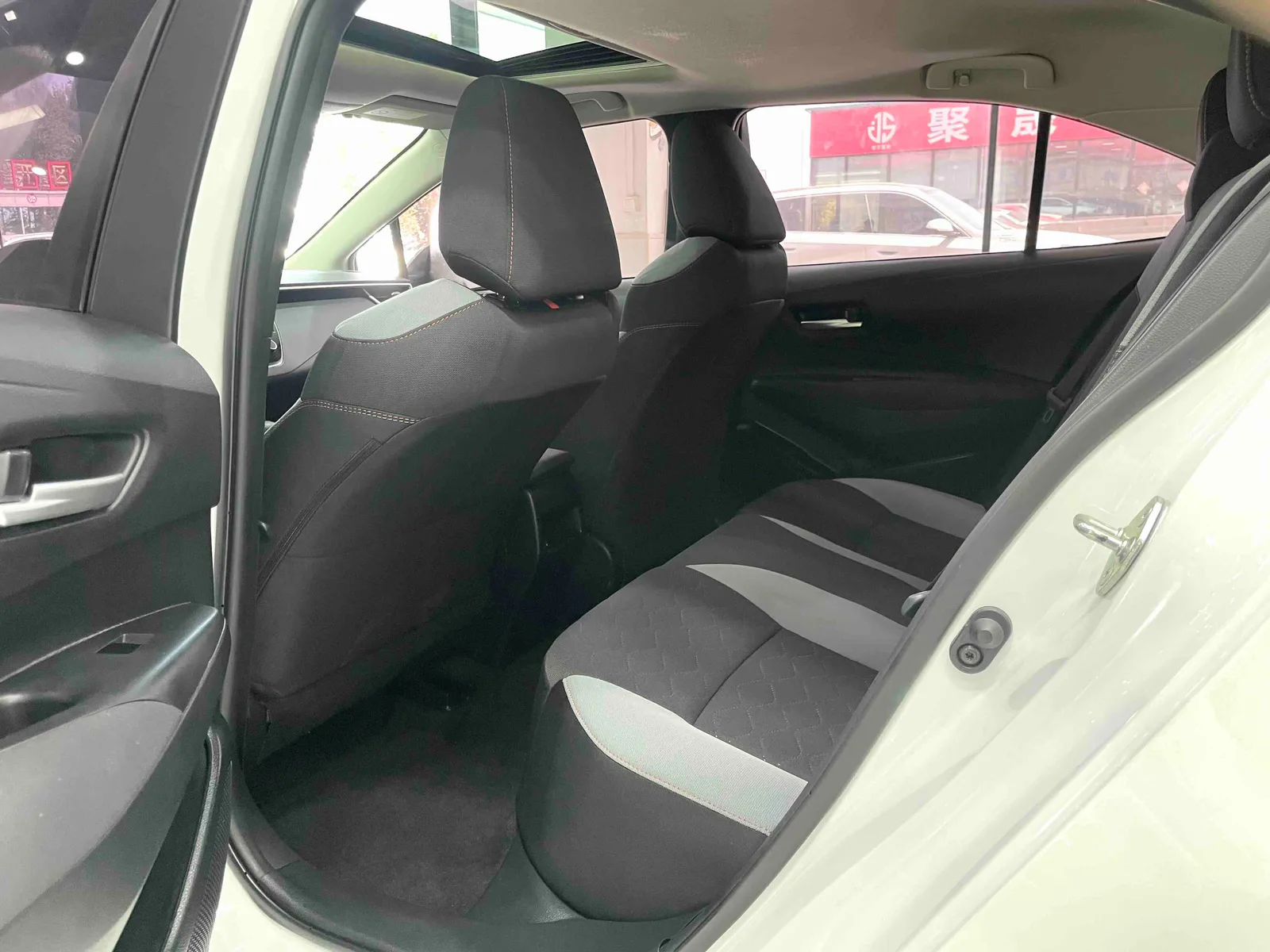 Toyota Corolla 2021 — photo 7 of 17