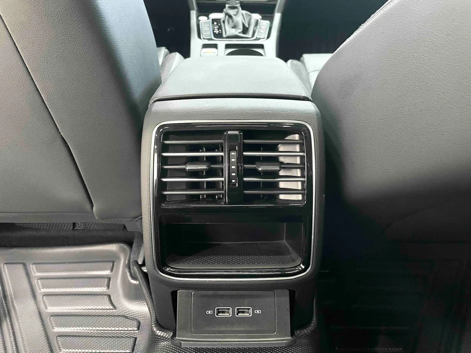 Volkswagen Magotan 2020 — photo 11 of 20