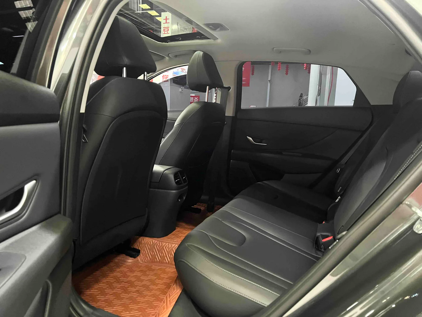 Hyundai Elantra 2023 — photo 10 of 19