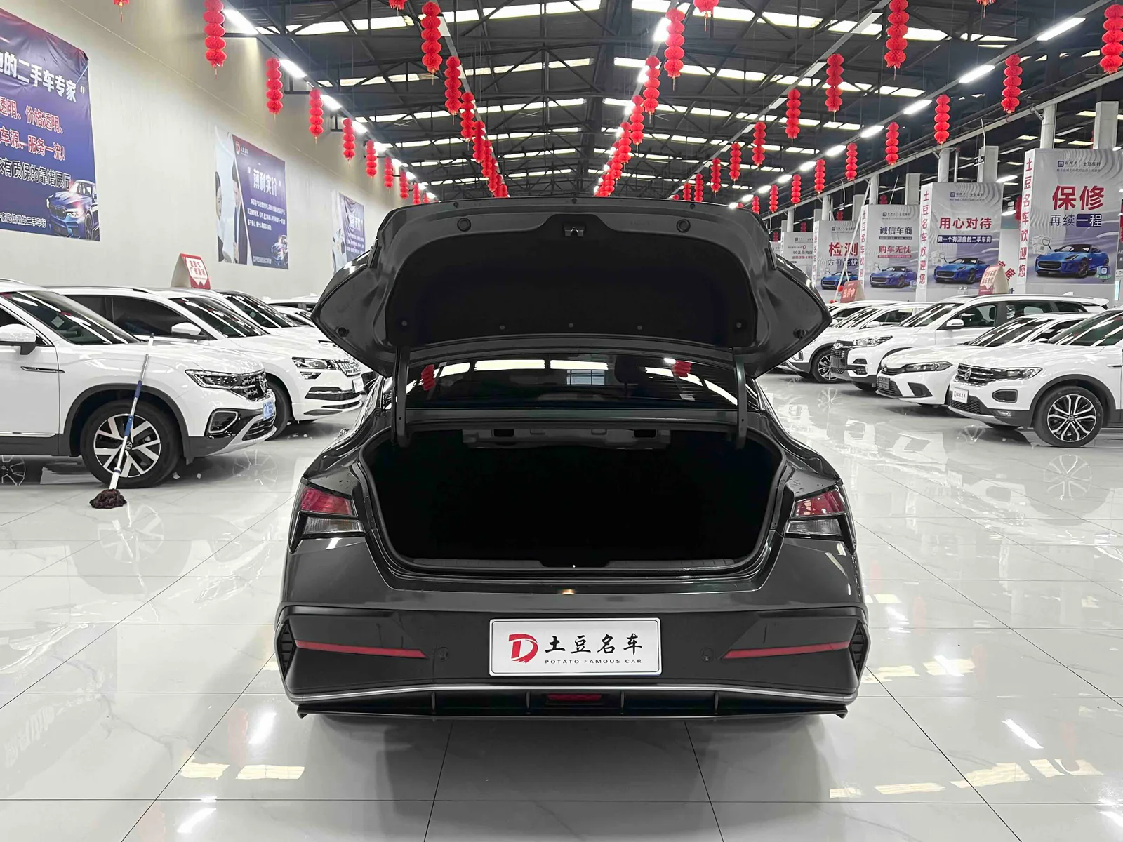 Hyundai Elantra 2023 — photo 14 of 19