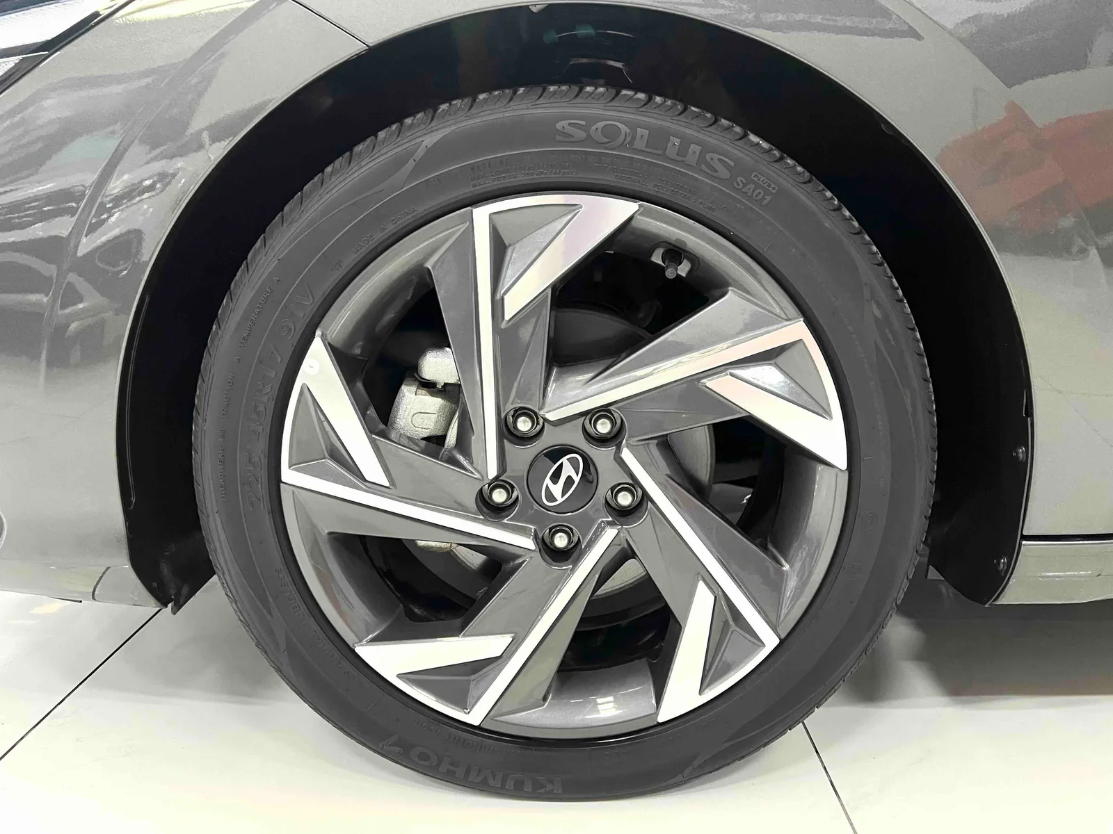 Hyundai Elantra 2023 — photo 15 of 19