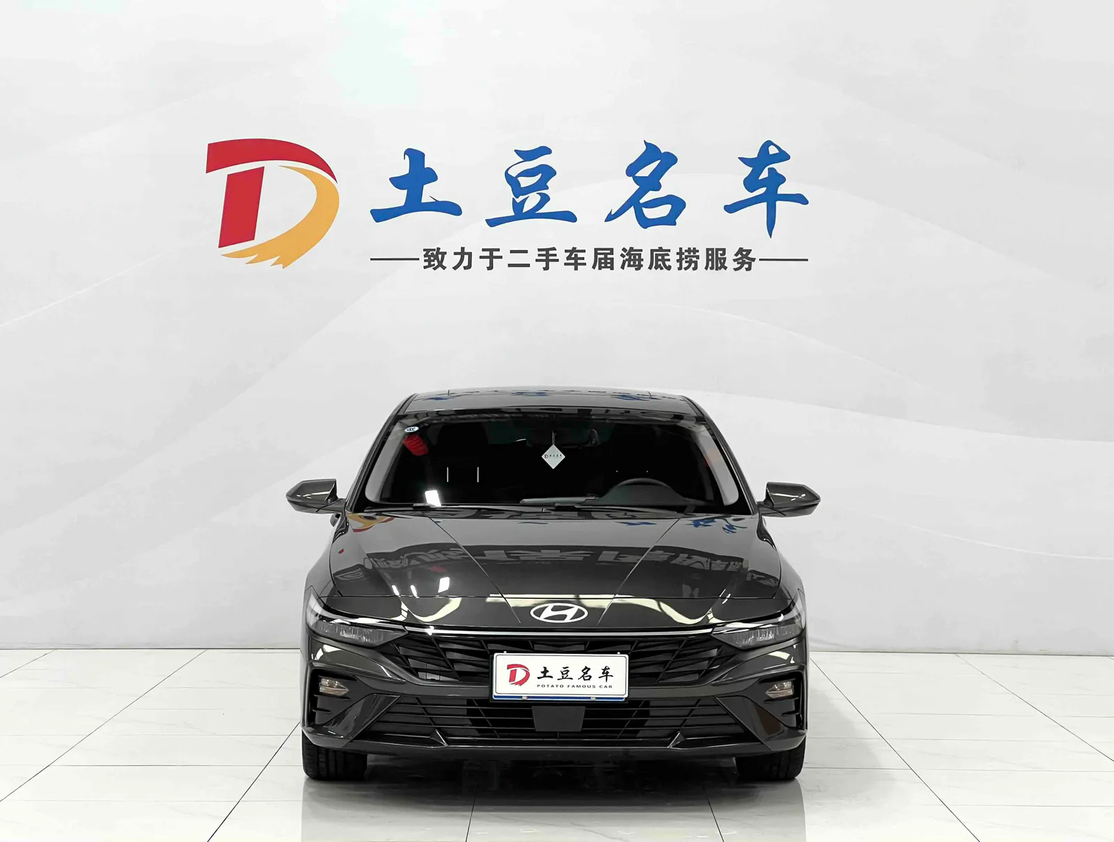 Hyundai Elantra 2023 — photo 2 of 19
