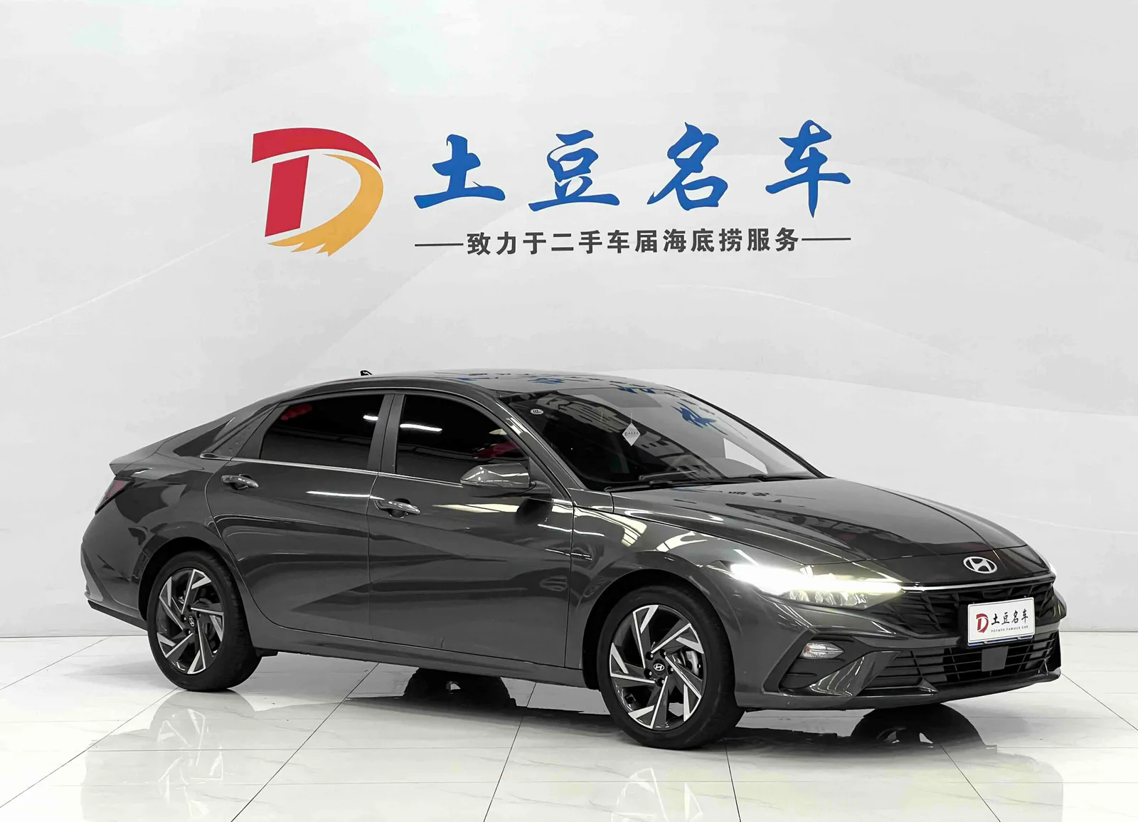 Hyundai Elantra 2023 — photo 3 of 19