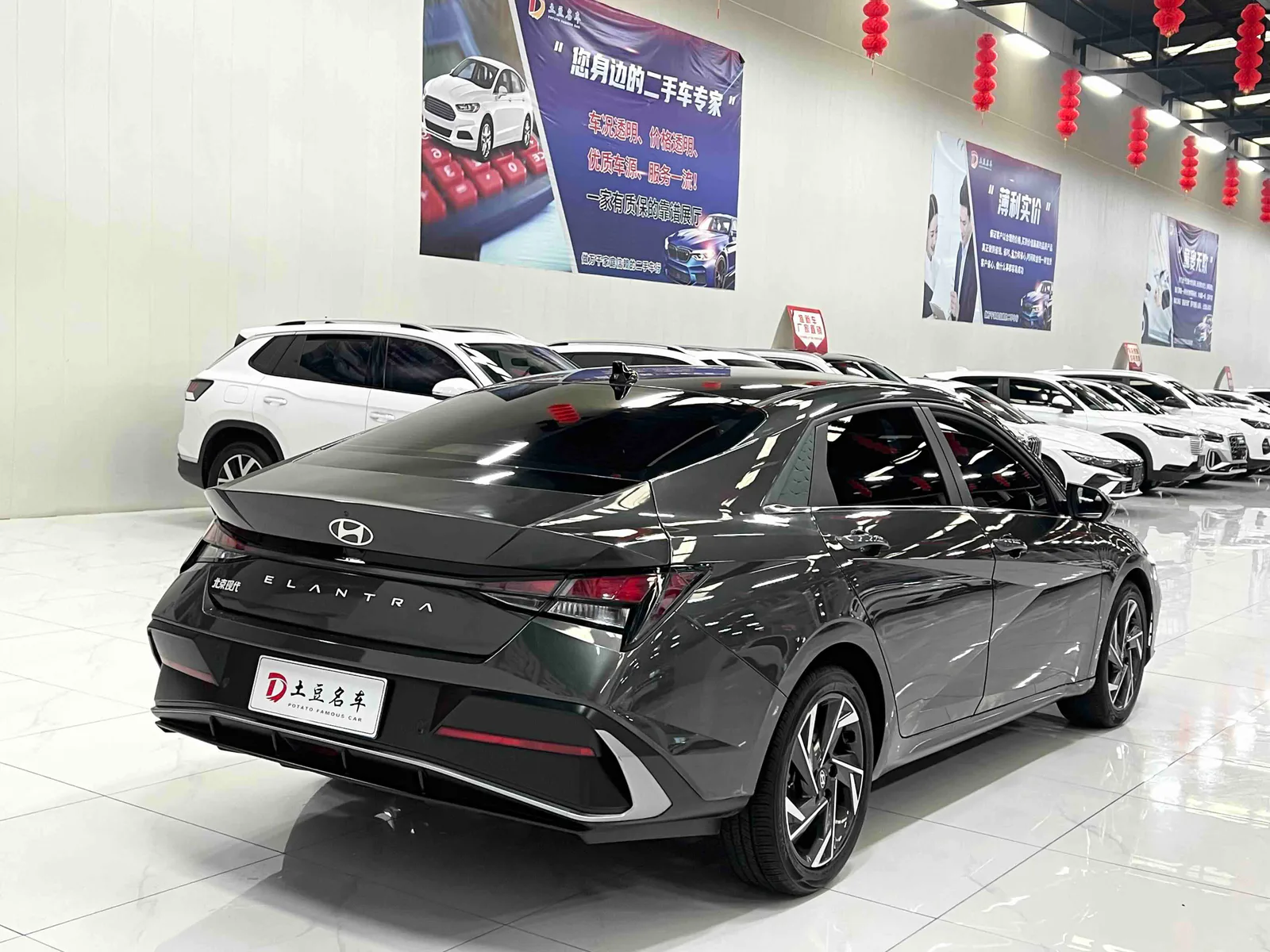Hyundai Elantra 2023 — photo 6 of 19