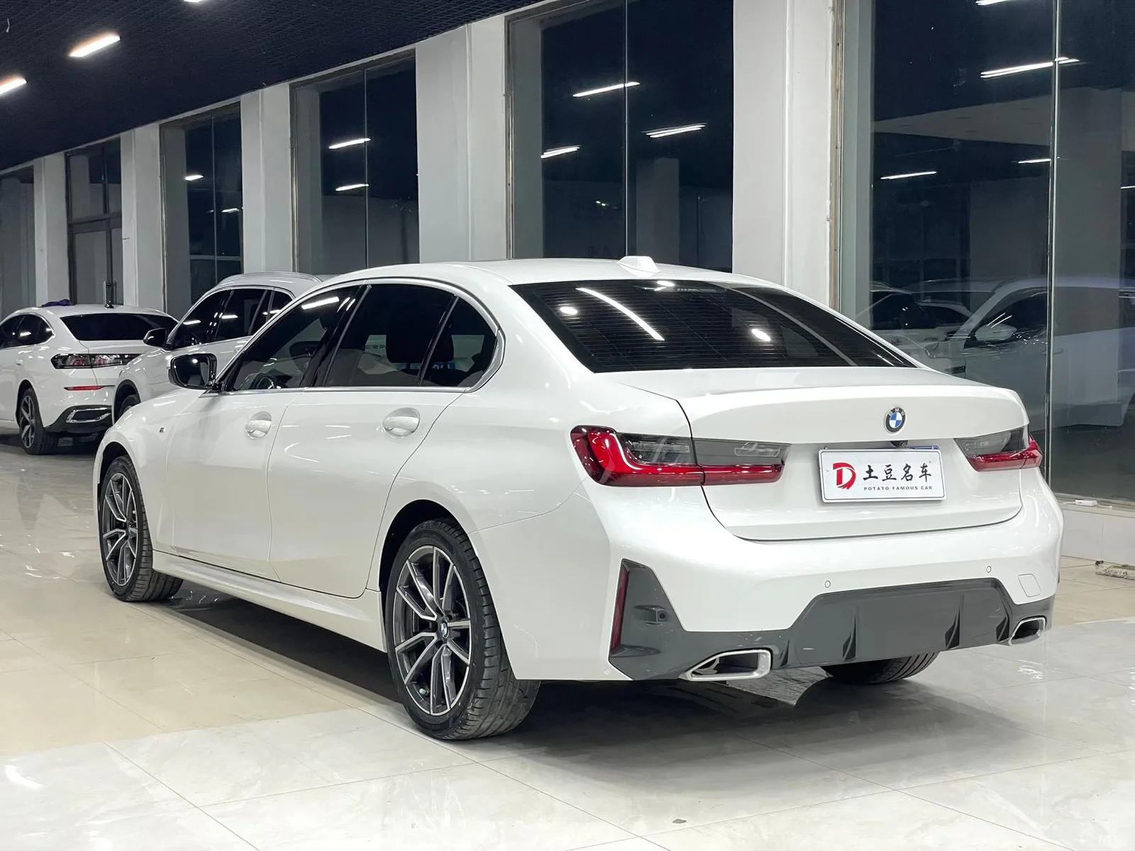 BMW 3 Series 2023 — photo 16 of 18