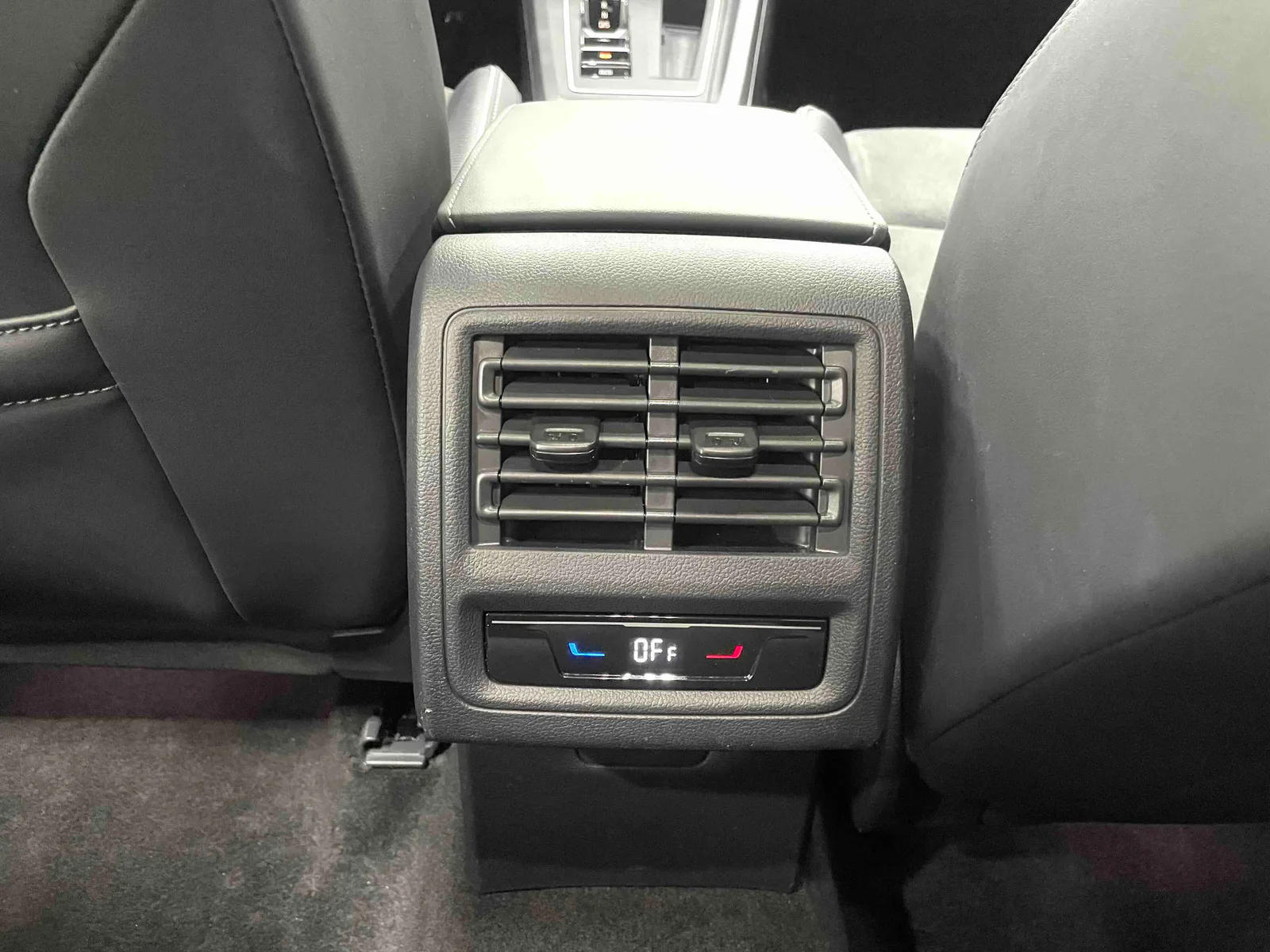 Volkswagen Golf 2021 — photo 10 of 19