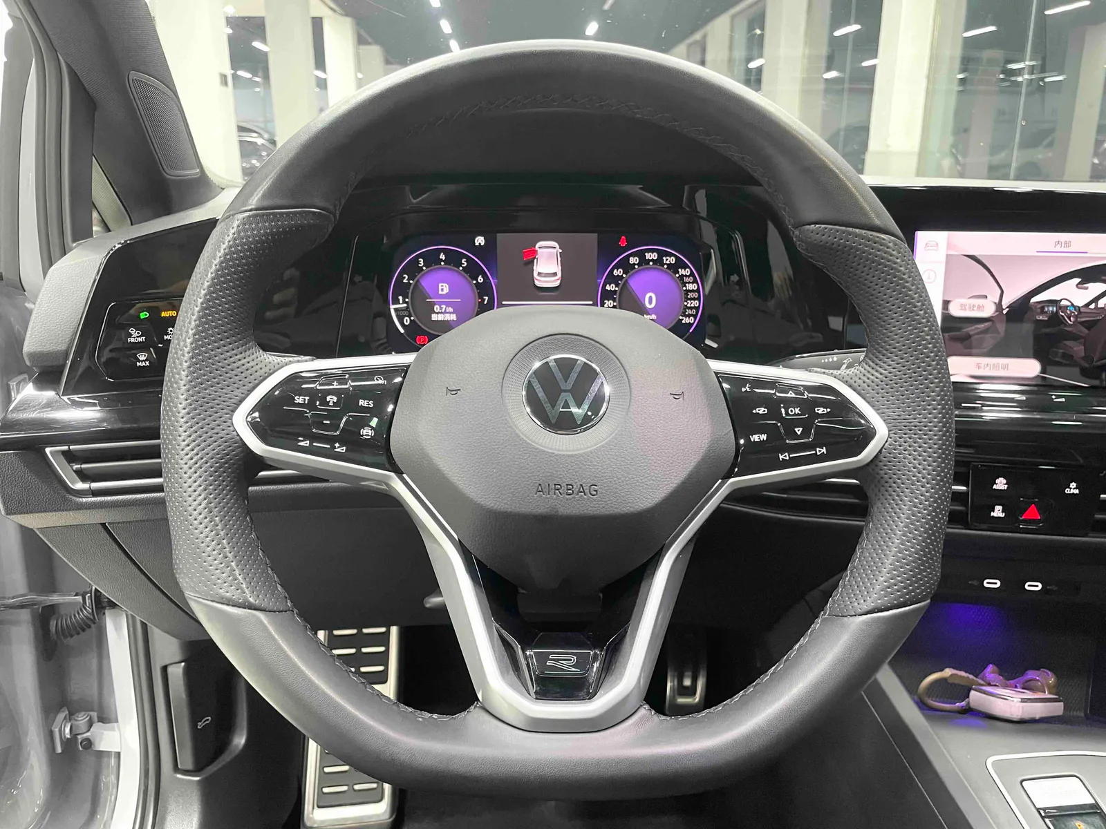 Volkswagen Golf 2021 — photo 4 of 19