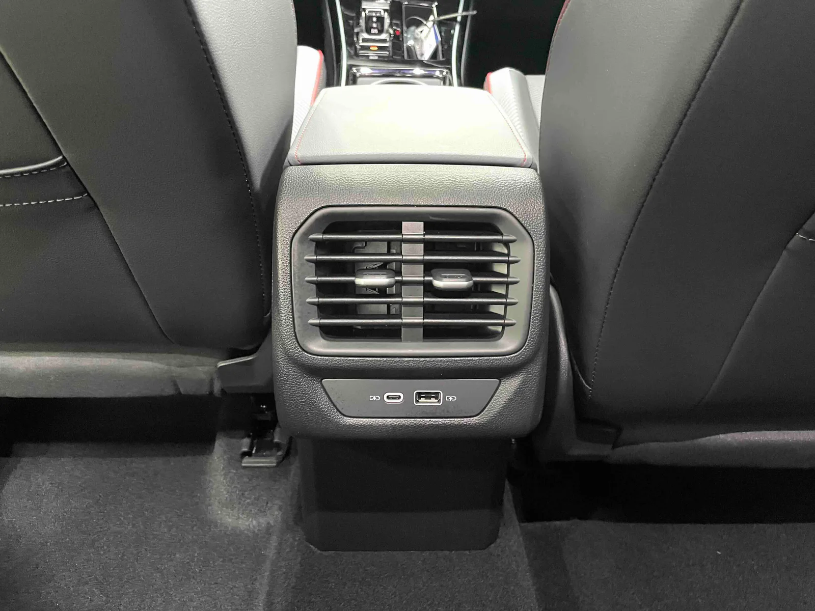 Volkswagen Lamando 2023 — photo 10 of 20