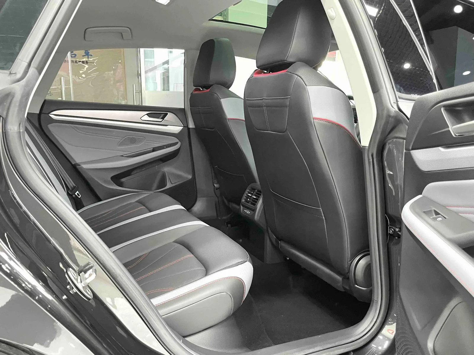 Volkswagen Lamando 2023 — photo 11 of 20