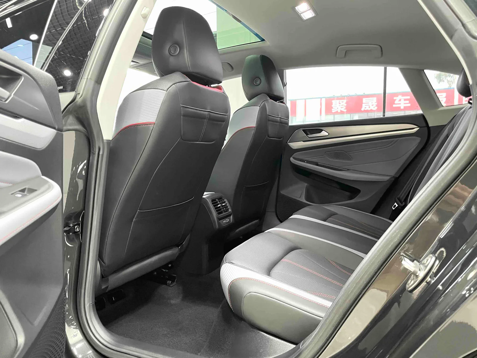 Volkswagen Lamando 2023 — photo 9 of 20