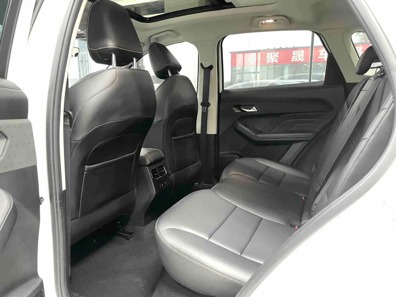 Haval Red Hare 2022 — photo 8 of 20