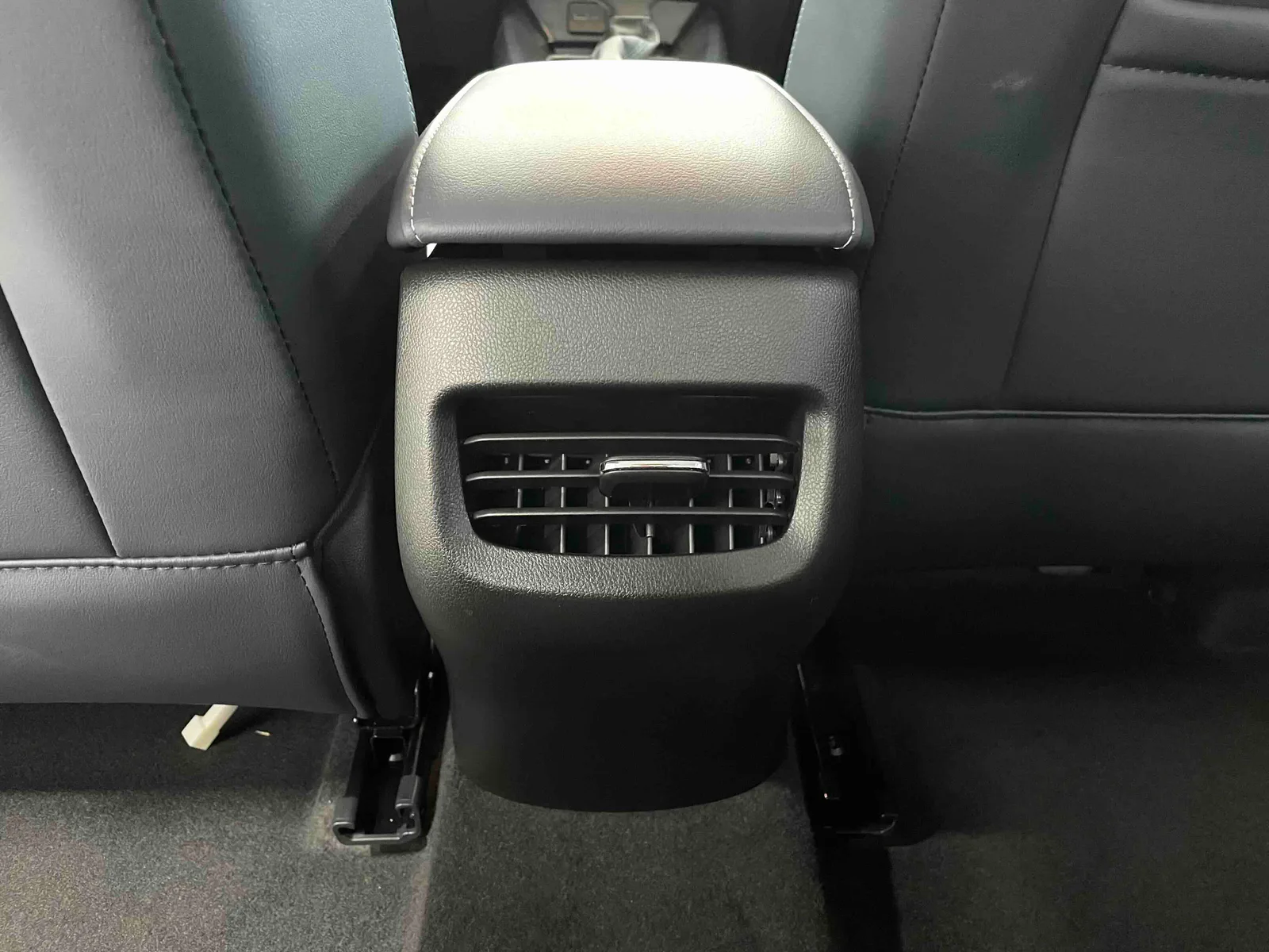 Chevrolet Cavalier 2023 — photo 7 of 16