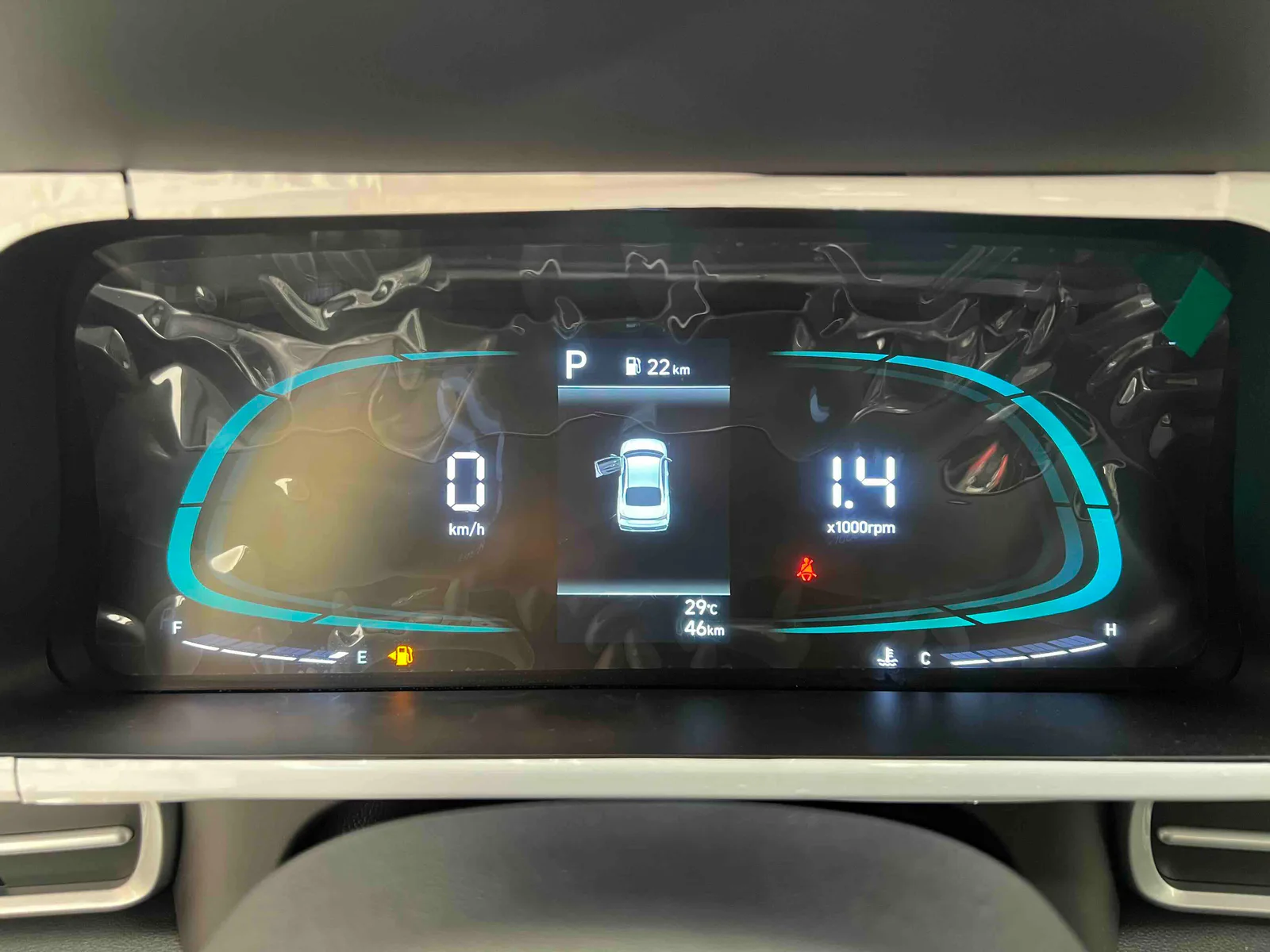 Hyundai Elantra 2023 — photo 18 of 19