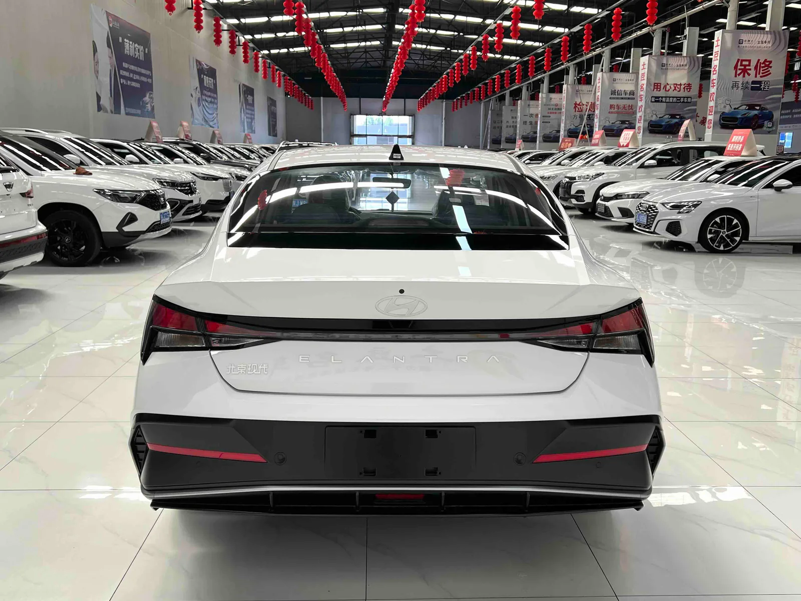 Hyundai Elantra 2023 — photo 5 of 19