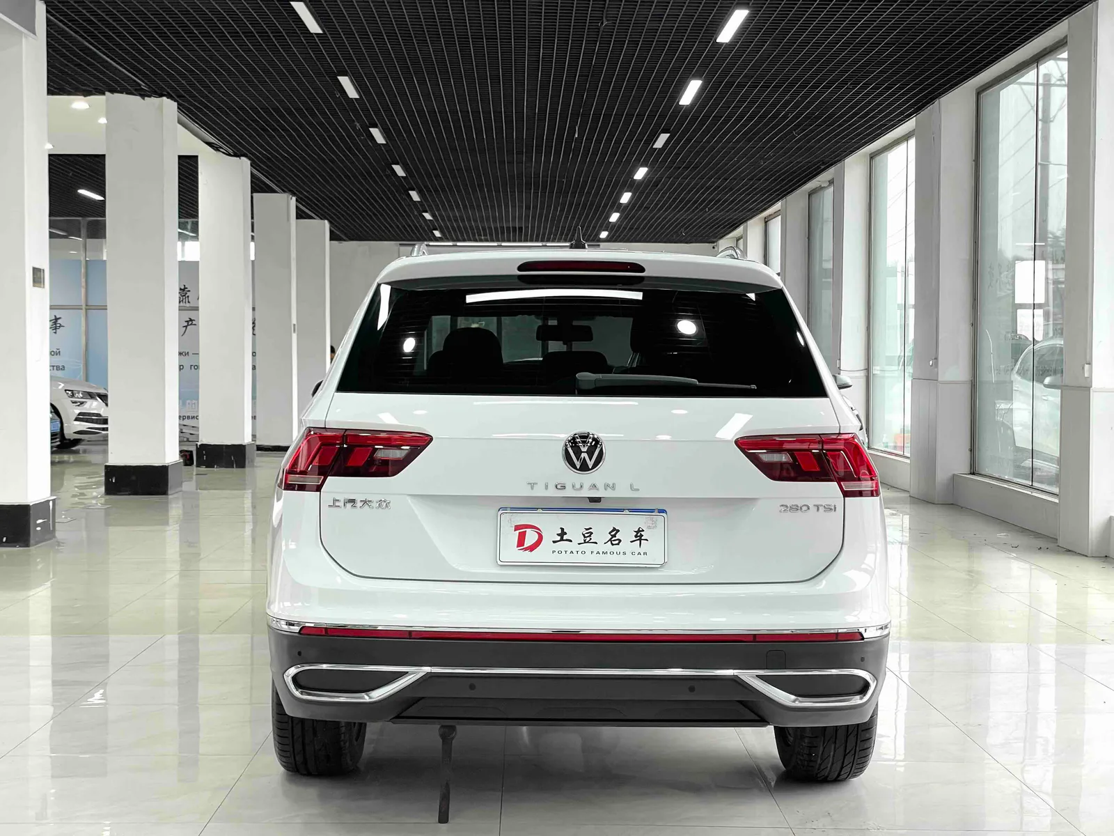 Volkswagen Tiguan L 2023 — photo 15 of 20