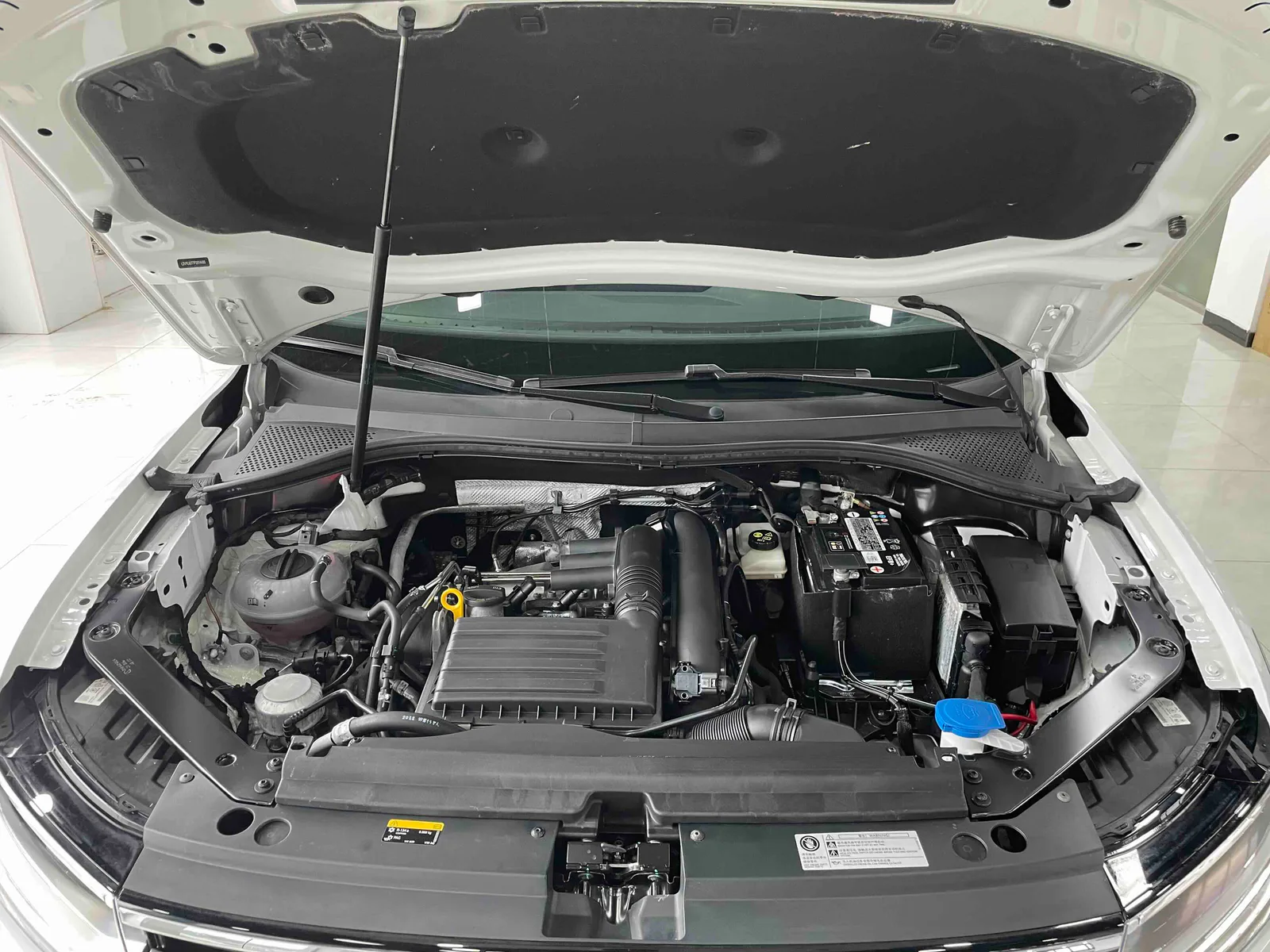 Volkswagen Tiguan L 2023 — photo 18 of 20