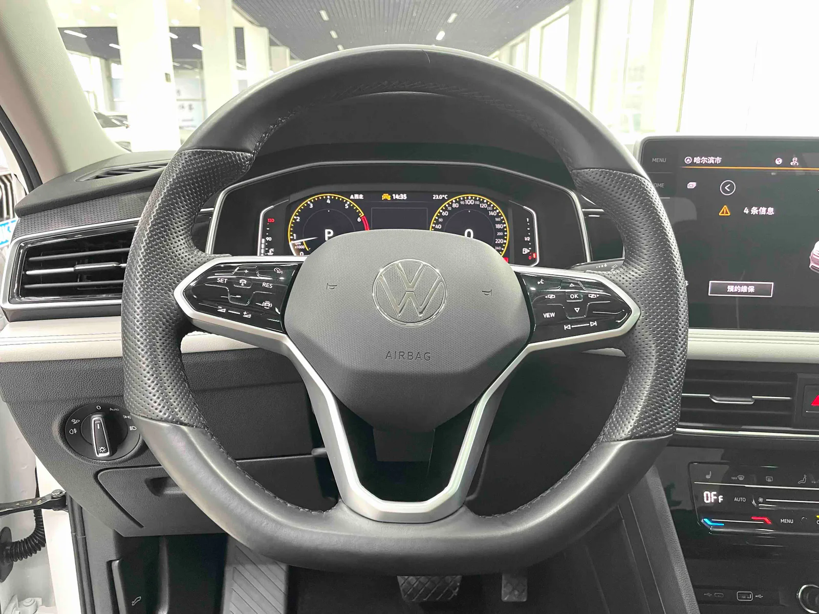 Volkswagen Tiguan L 2023 — photo 4 of 20