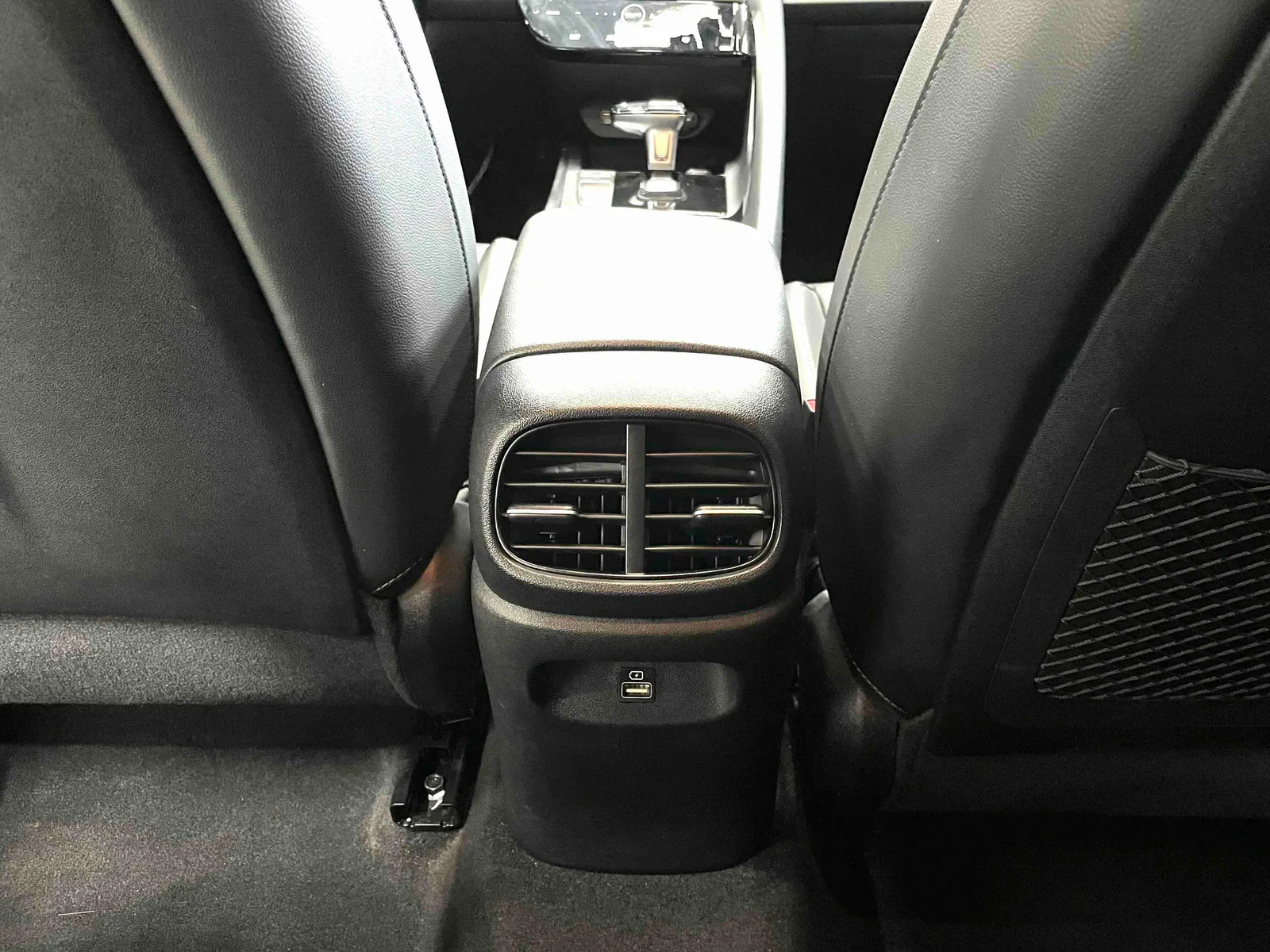 Hyundai Elantra 2022 — photo 10 of 19
