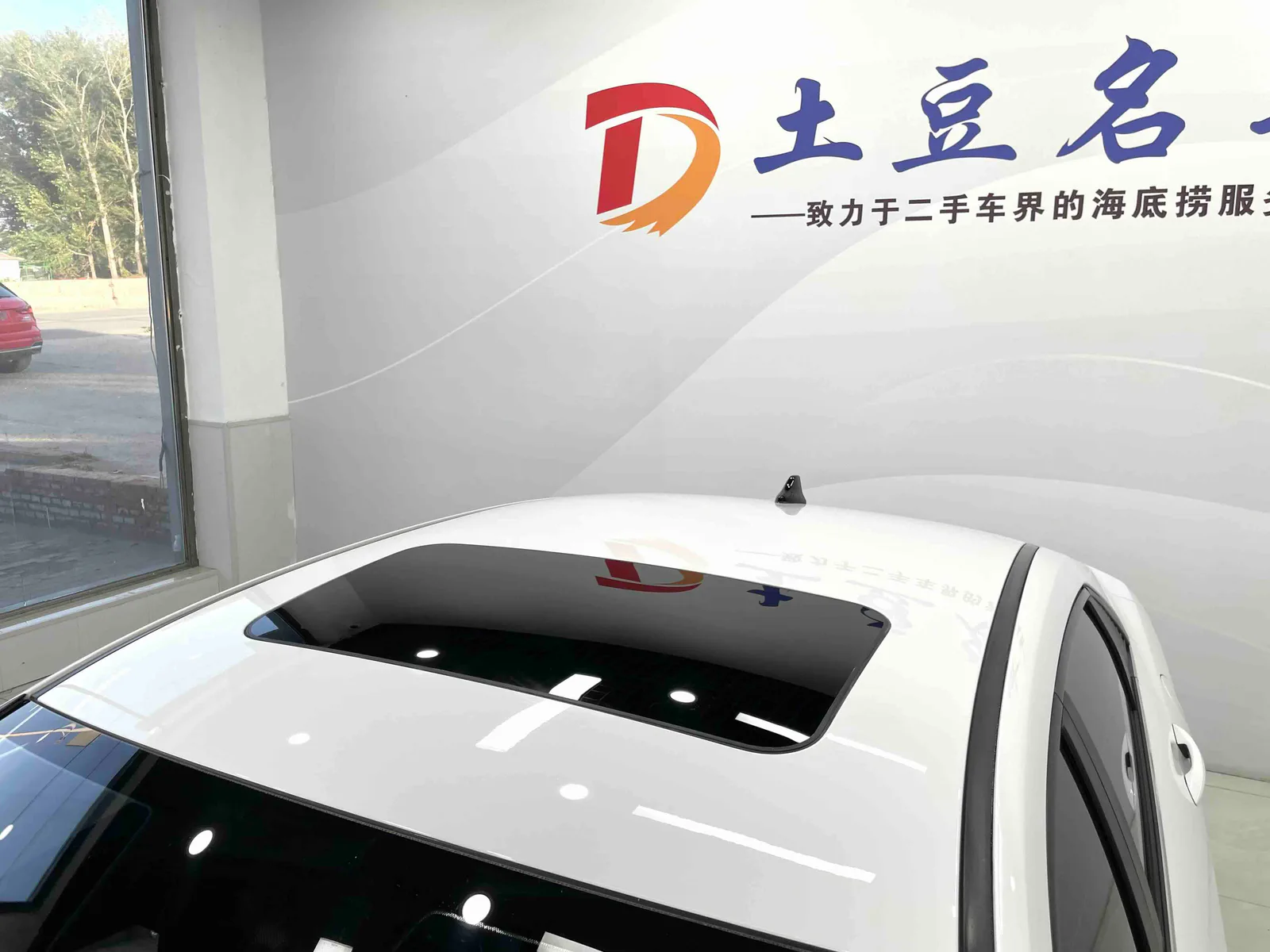 Hyundai Elantra 2022 — photo 11 of 19