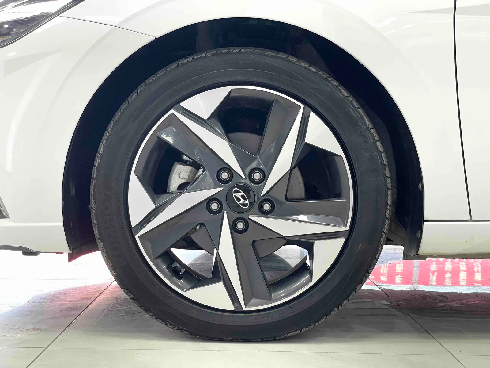 Hyundai Elantra 2022 — photo 12 of 19