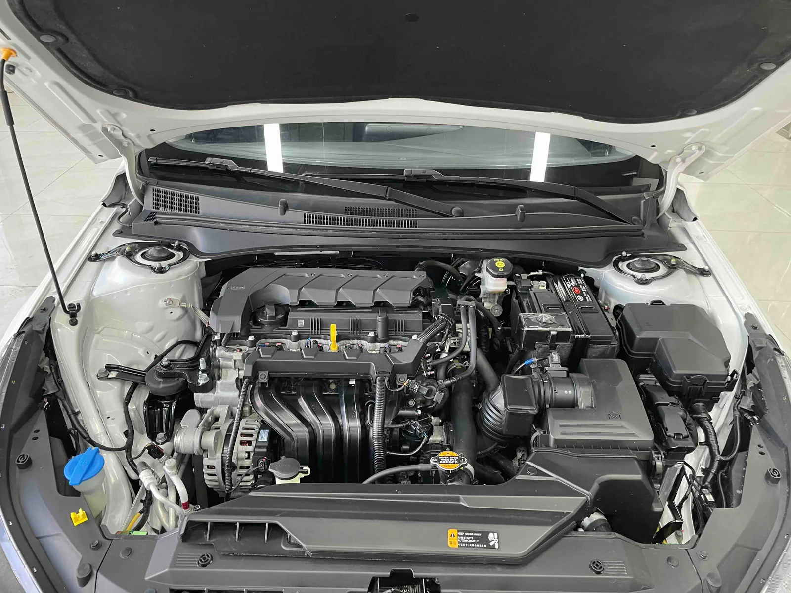 Hyundai Elantra 2022 — photo 17 of 19