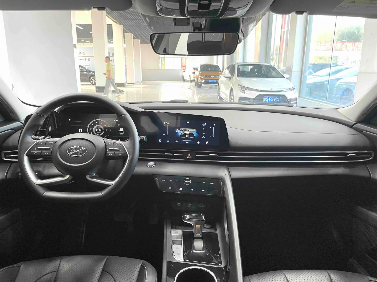 Hyundai Elantra 2022 — photo 6 of 19