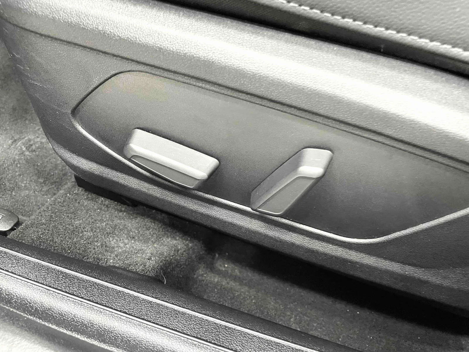 Hyundai Elantra 2022 — photo 7 of 19