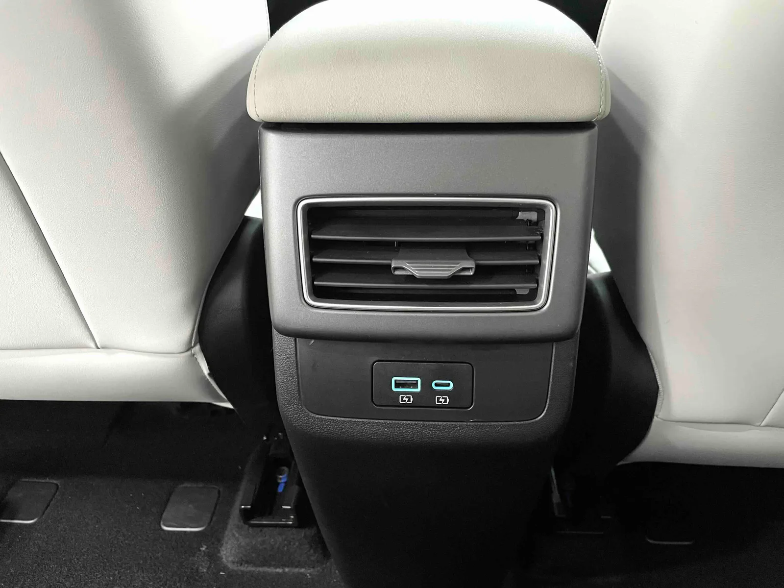 BYD Yuan UP 2025 — photo 8 of 20