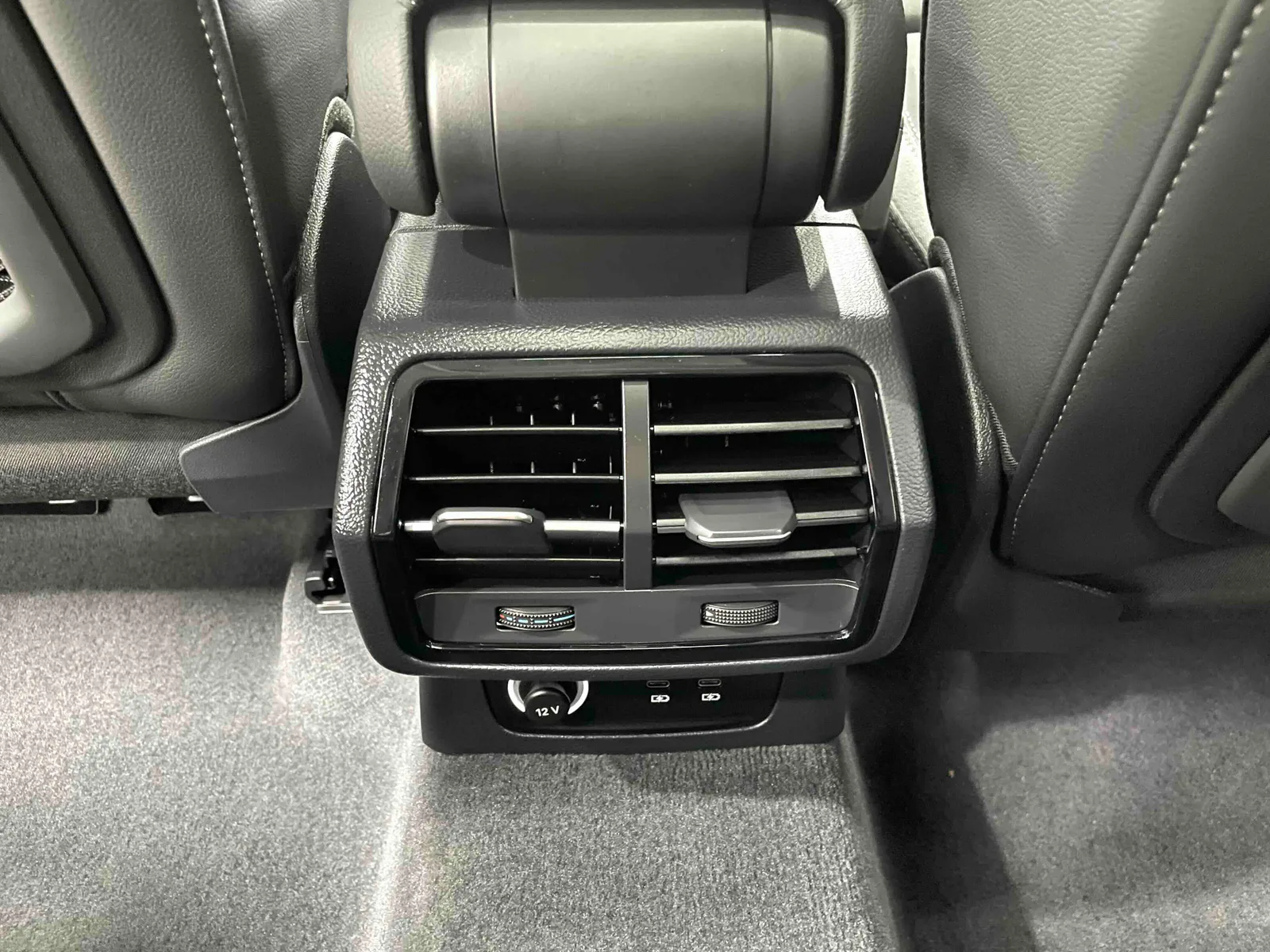 Audi Q3 2022 — photo 10 of 20
