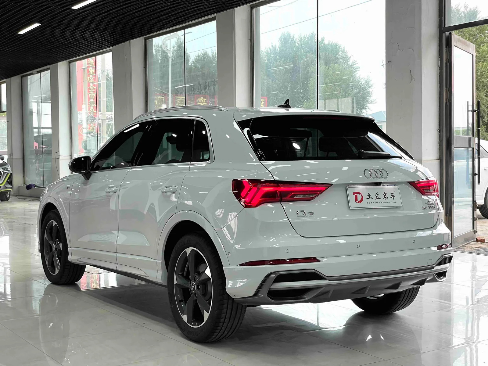Audi Q3 2022 — photo 14 of 20