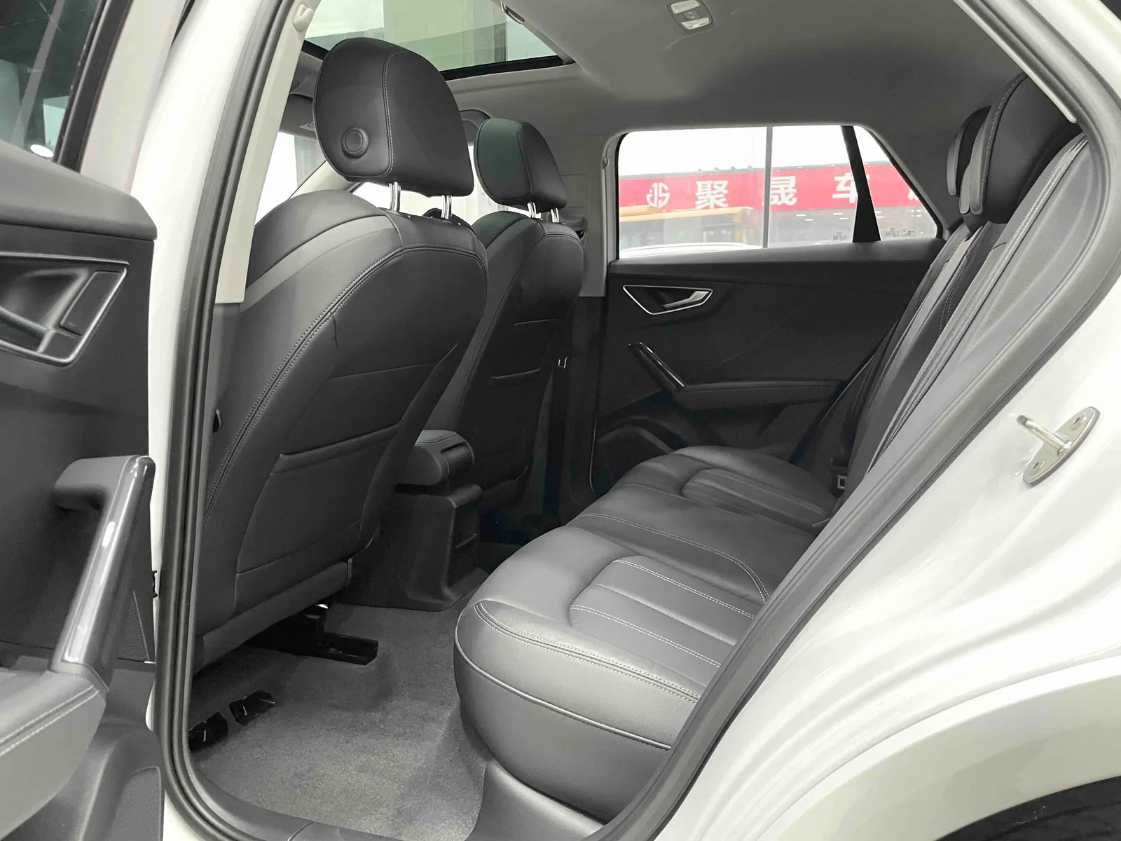 Audi Q2L 2022 — photo 10 of 20