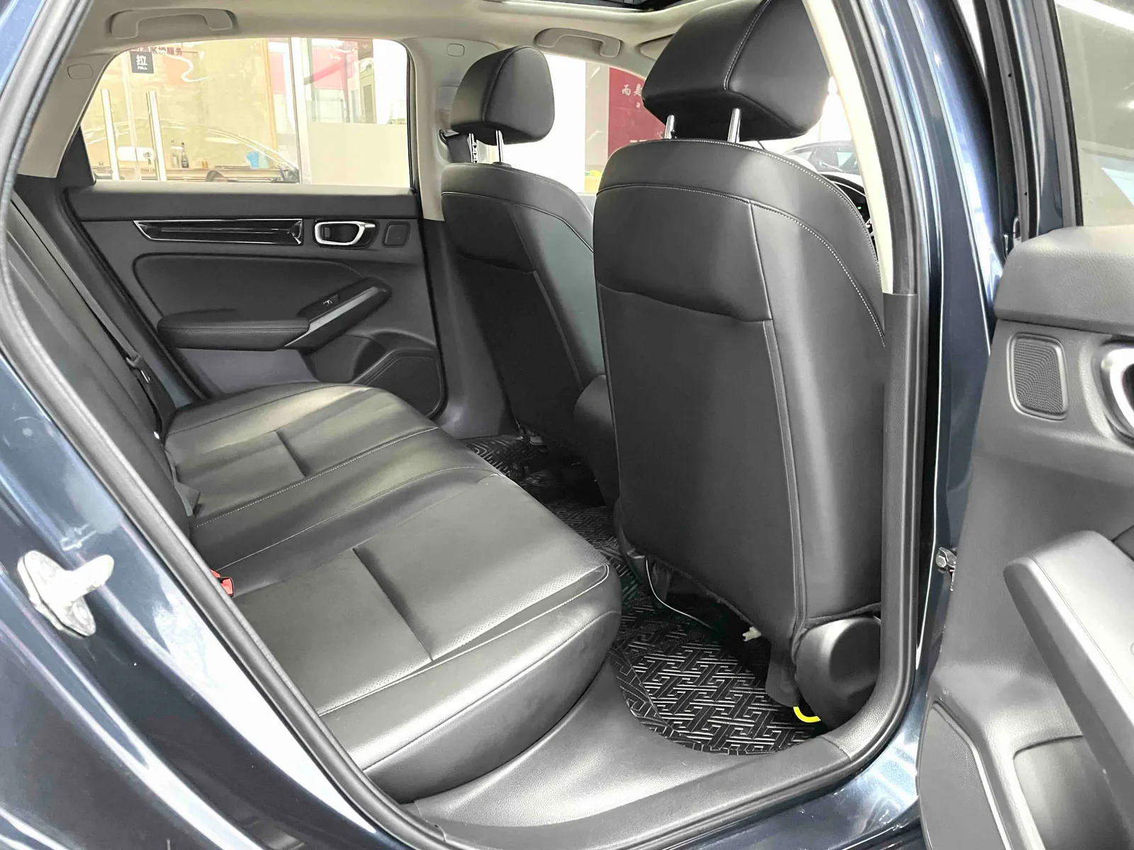 Honda Civic 2022 — photo 10 of 19