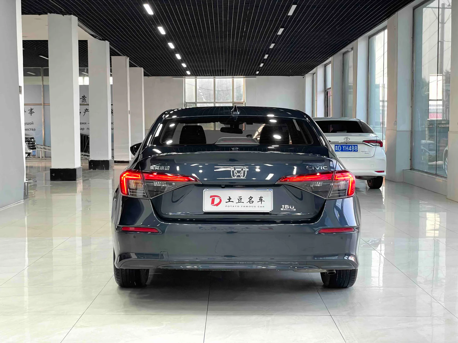 Honda Civic 2022 — photo 14 of 19