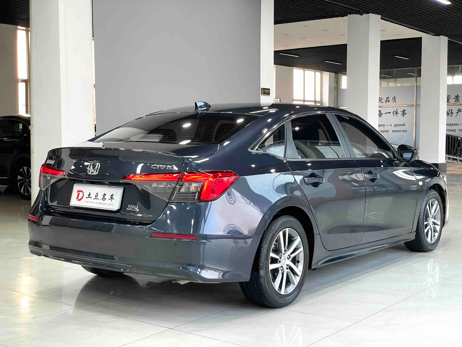 Honda Civic 2022 — photo 15 of 19