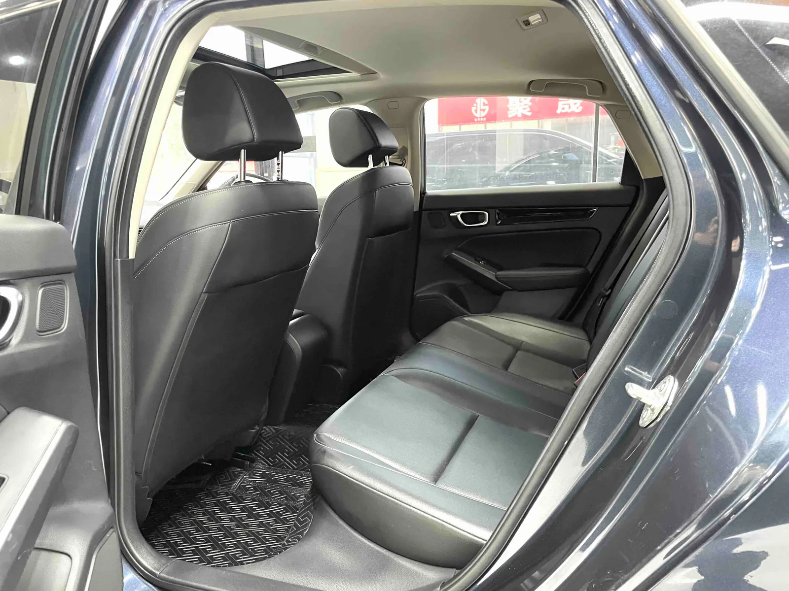 Honda Civic 2022 — photo 9 of 19