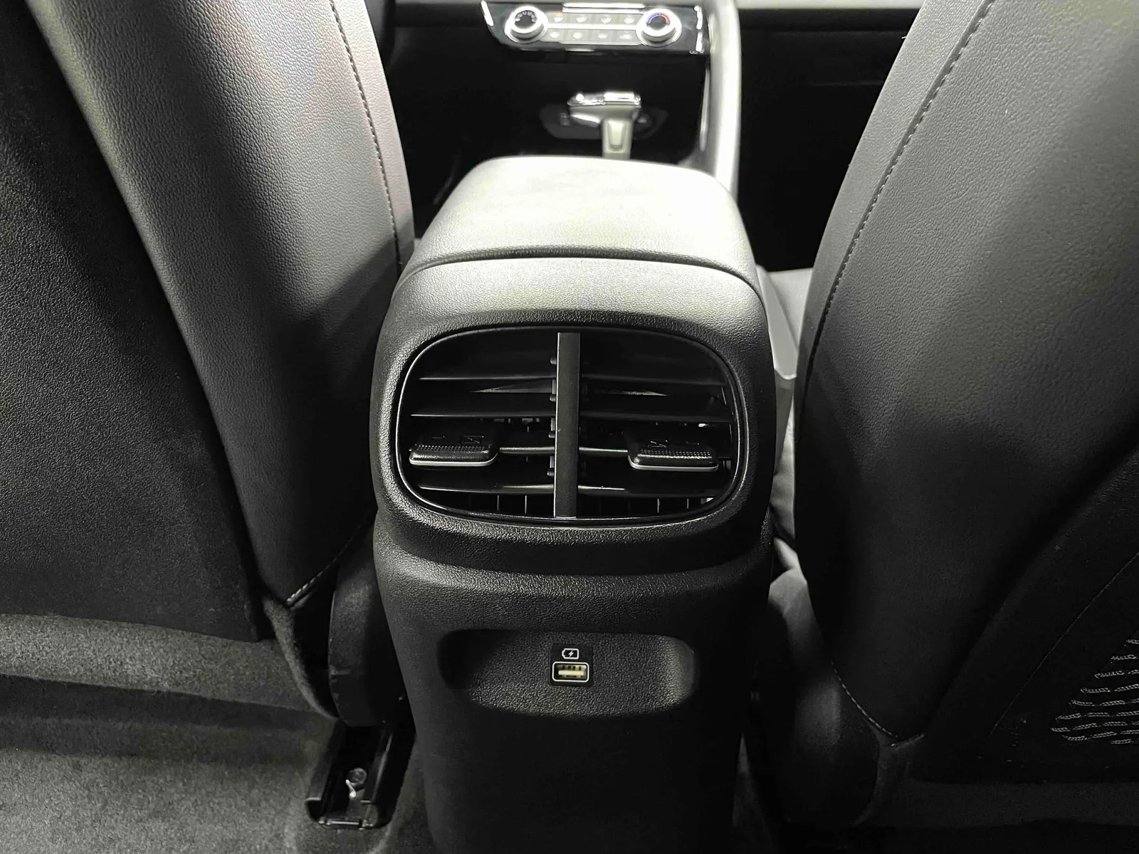 Hyundai Elantra 2022 — photo 10 of 20