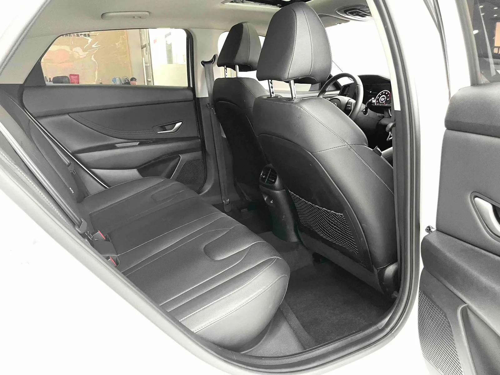 Hyundai Elantra 2022 — photo 12 of 20