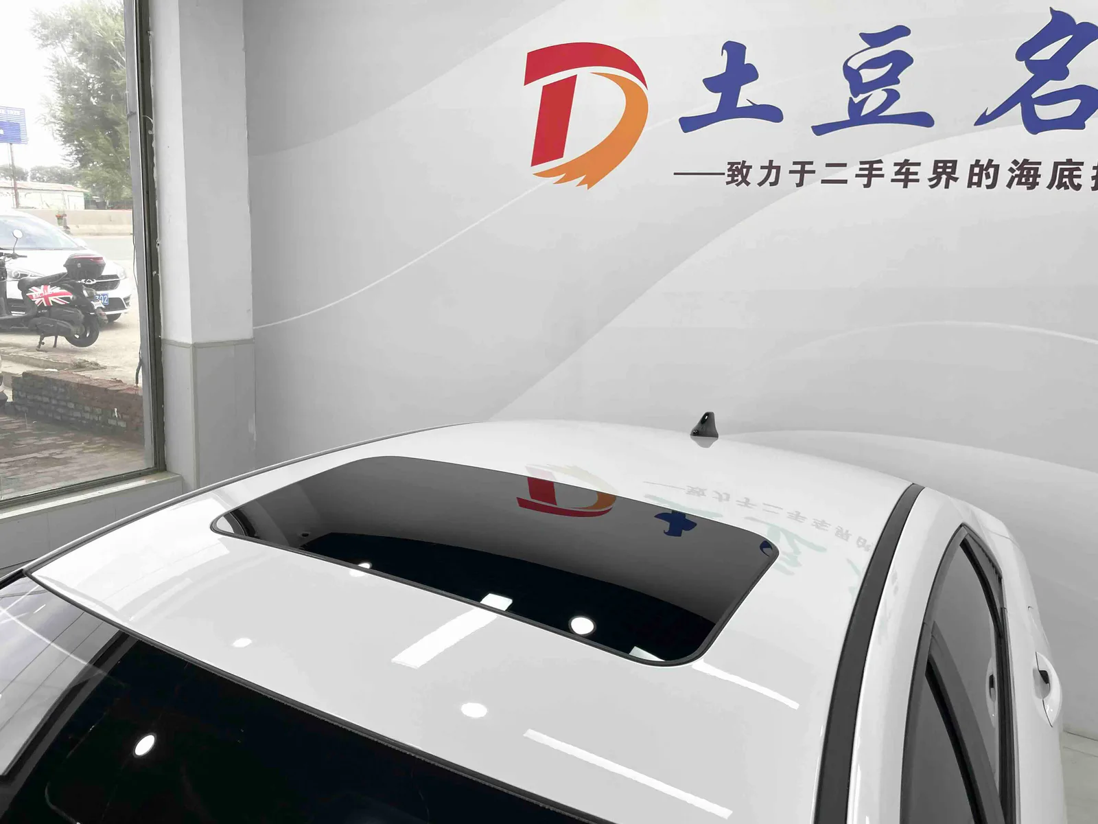 Hyundai Elantra 2022 — photo 13 of 20