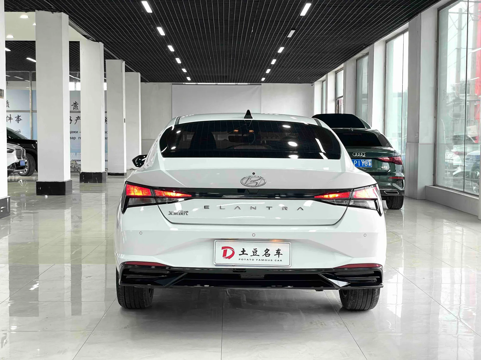 Hyundai Elantra 2022 — photo 16 of 20