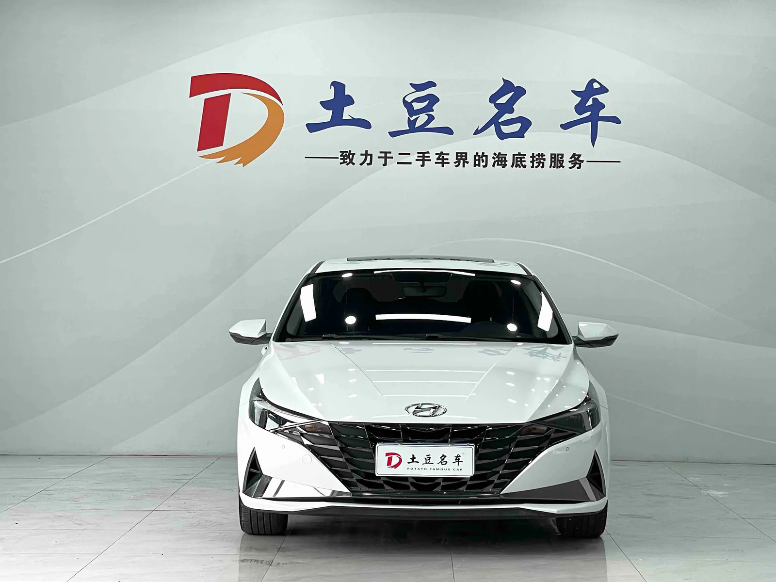Hyundai Elantra 2022 — photo 2 of 20