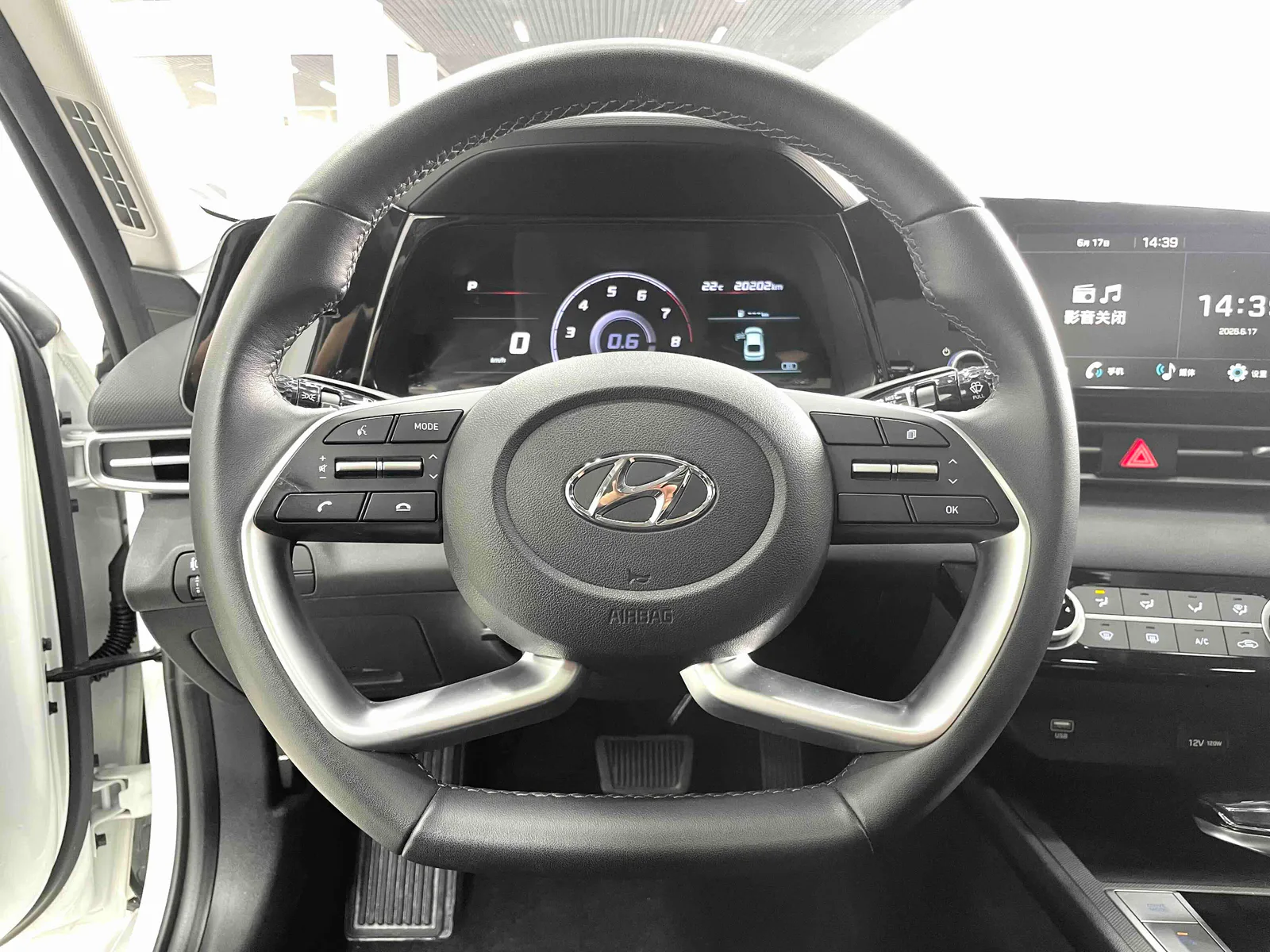 Hyundai Elantra 2022 — photo 4 of 20